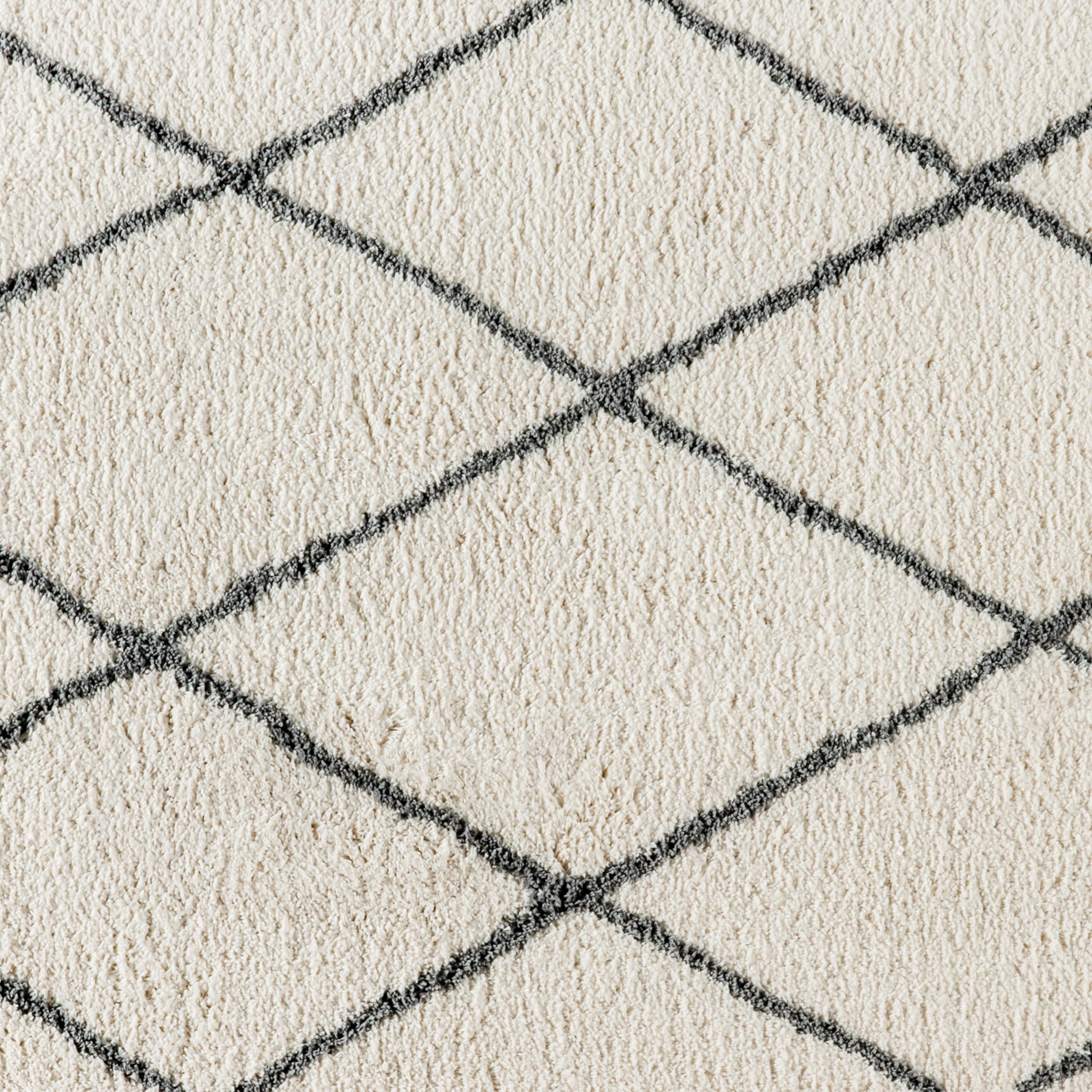 EMMA + OLIVER 5' x 7' Ivory and Black Diamond Trellis Modern Shag Area Rug - Soft Plush Living Room Carpet for Bedroom, Nursery & Home Decor
