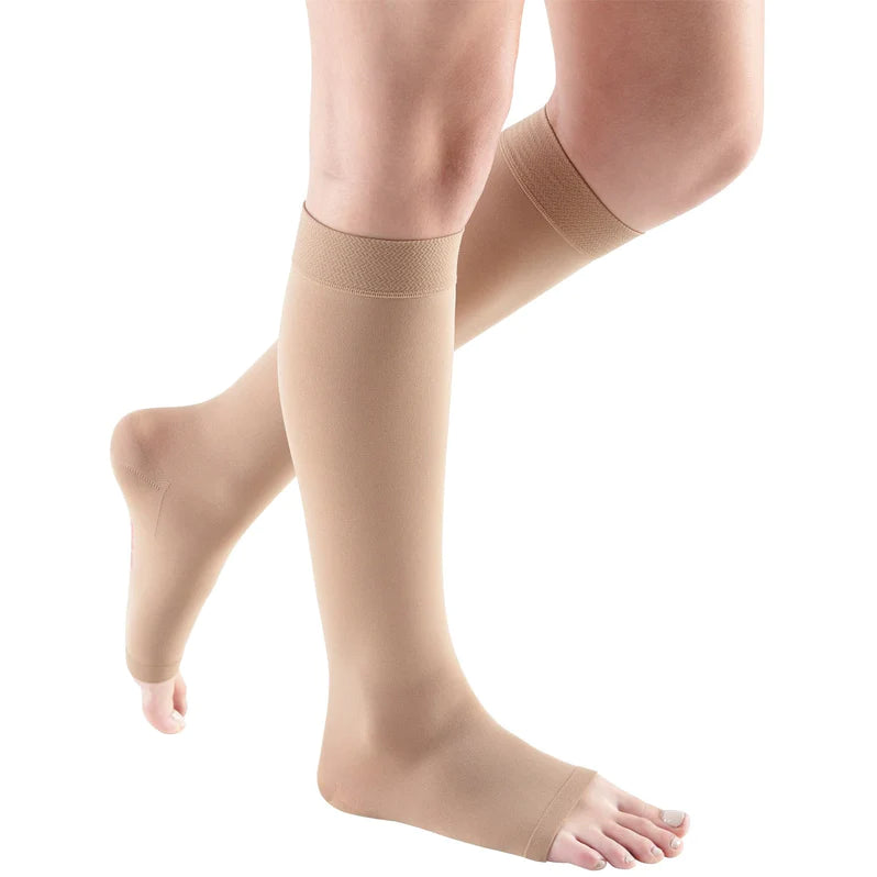 Medi Comfort 20-30mmHg Closed Toe Calf Compression Socks - Extra Wide Fit for Swelling, Varicose Veins & Circulation - Perfect for Travel, Pregnancy & Long Work Shifts