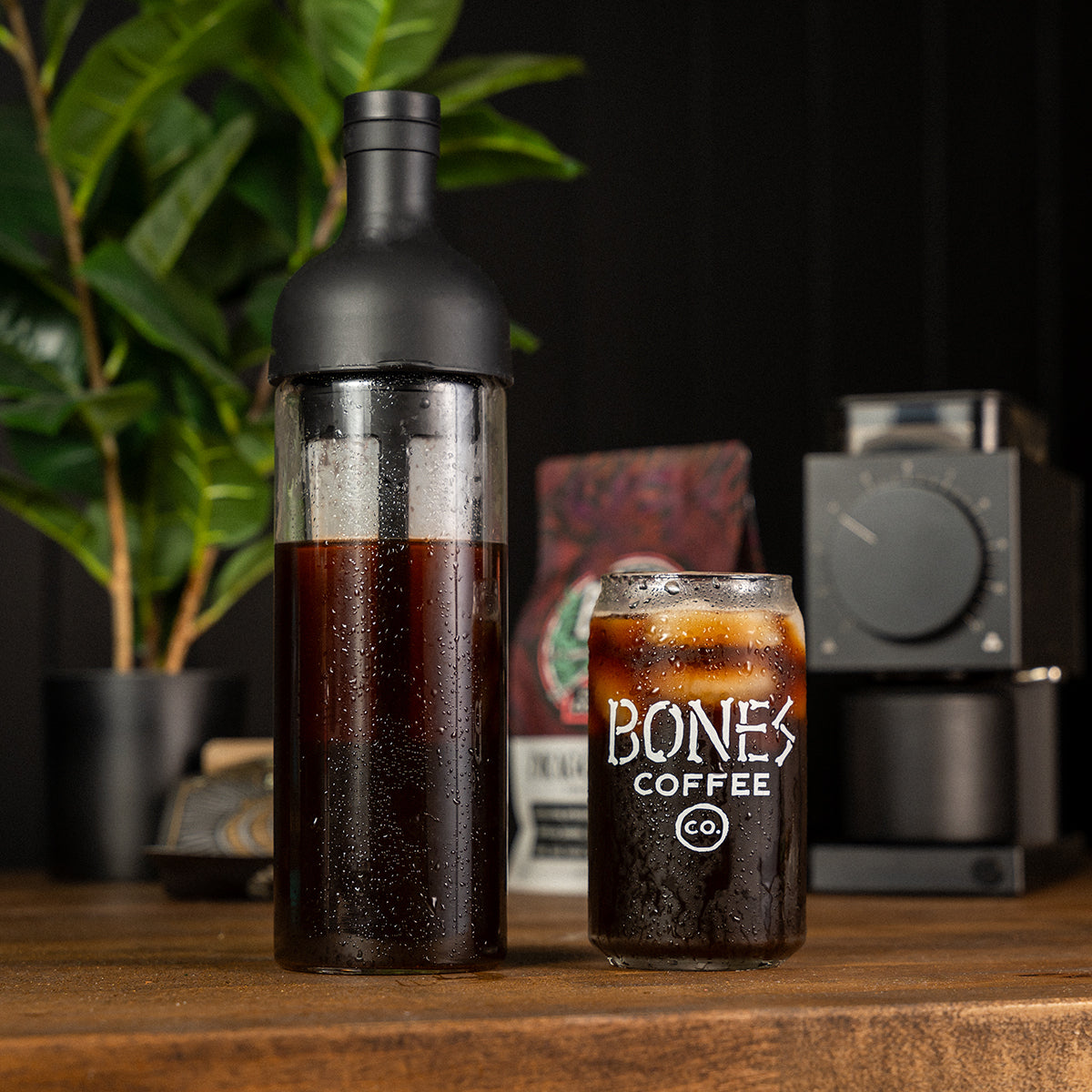 Hario Cold Brew Coffee Maker Bottle - 32oz Glass Iced Coffee Brewer with Stainless Steel Filter - Perfect for Home, Office & Outdoor Use