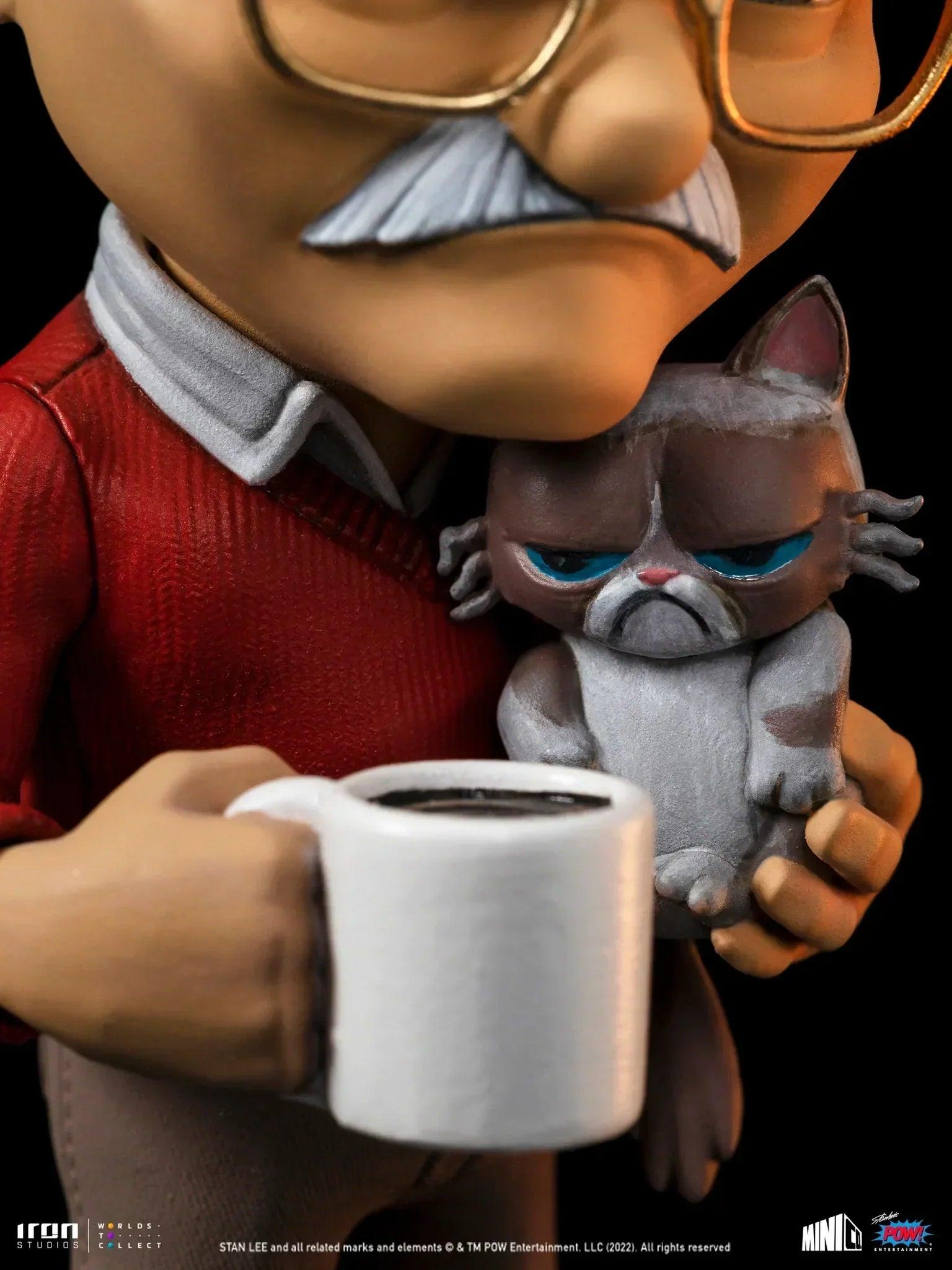 Stan Lee with Grumpy Cat MiniCo Figure by Iron Studios & Pow! Studios - Collectible Marvel Comic Book Character Statue for Display, Gifts & Pop Culture Enthusiasts