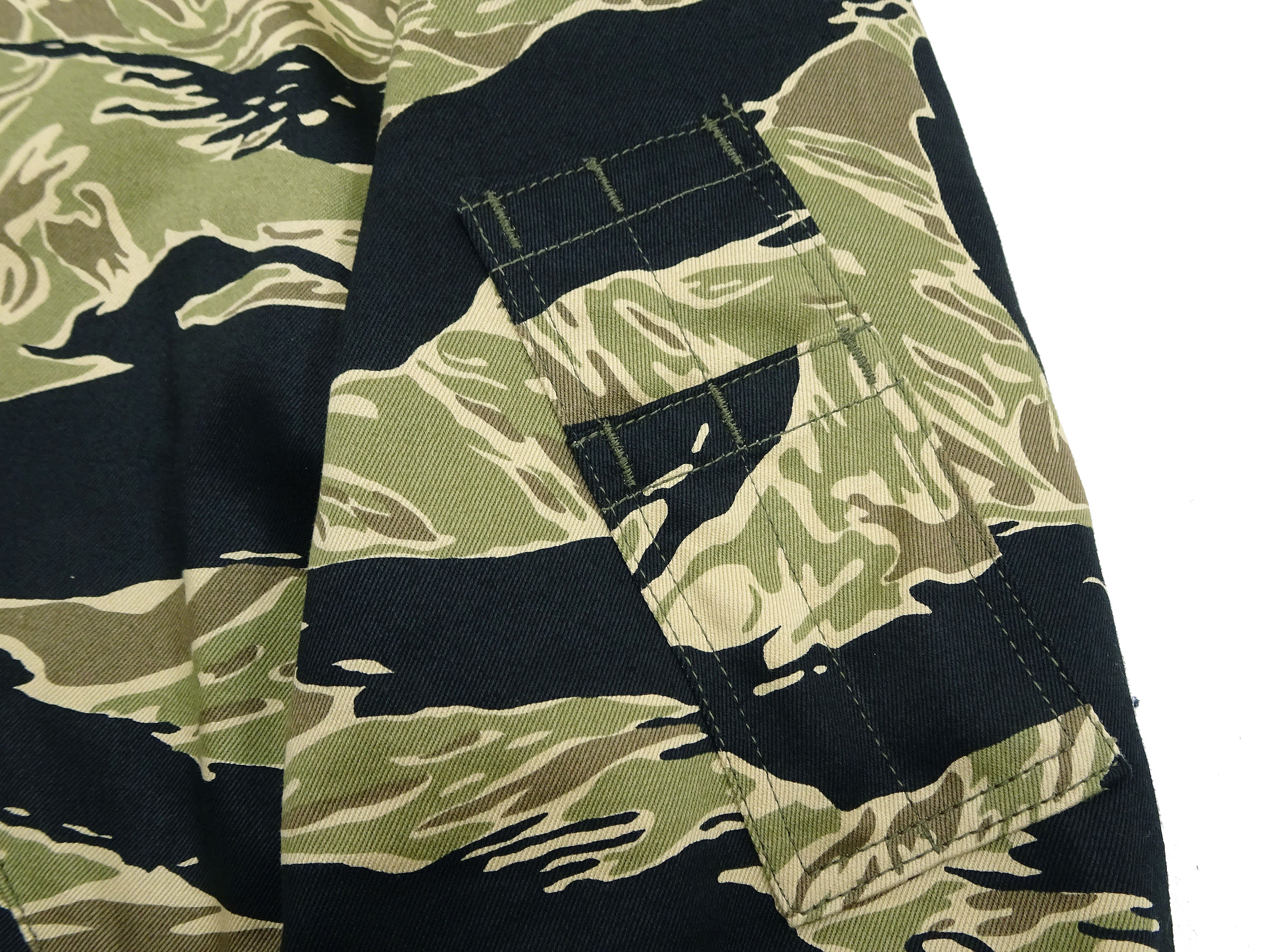 Buzz Rickson Men's L-2B Flight Jacket - Civilian Model Tiger Stripe Camouflage Cotton Twill Bomber Jacket (L2 BR15515) | Vintage Military Style Outerwear for Casual Wear & Aviation Enthusiasts