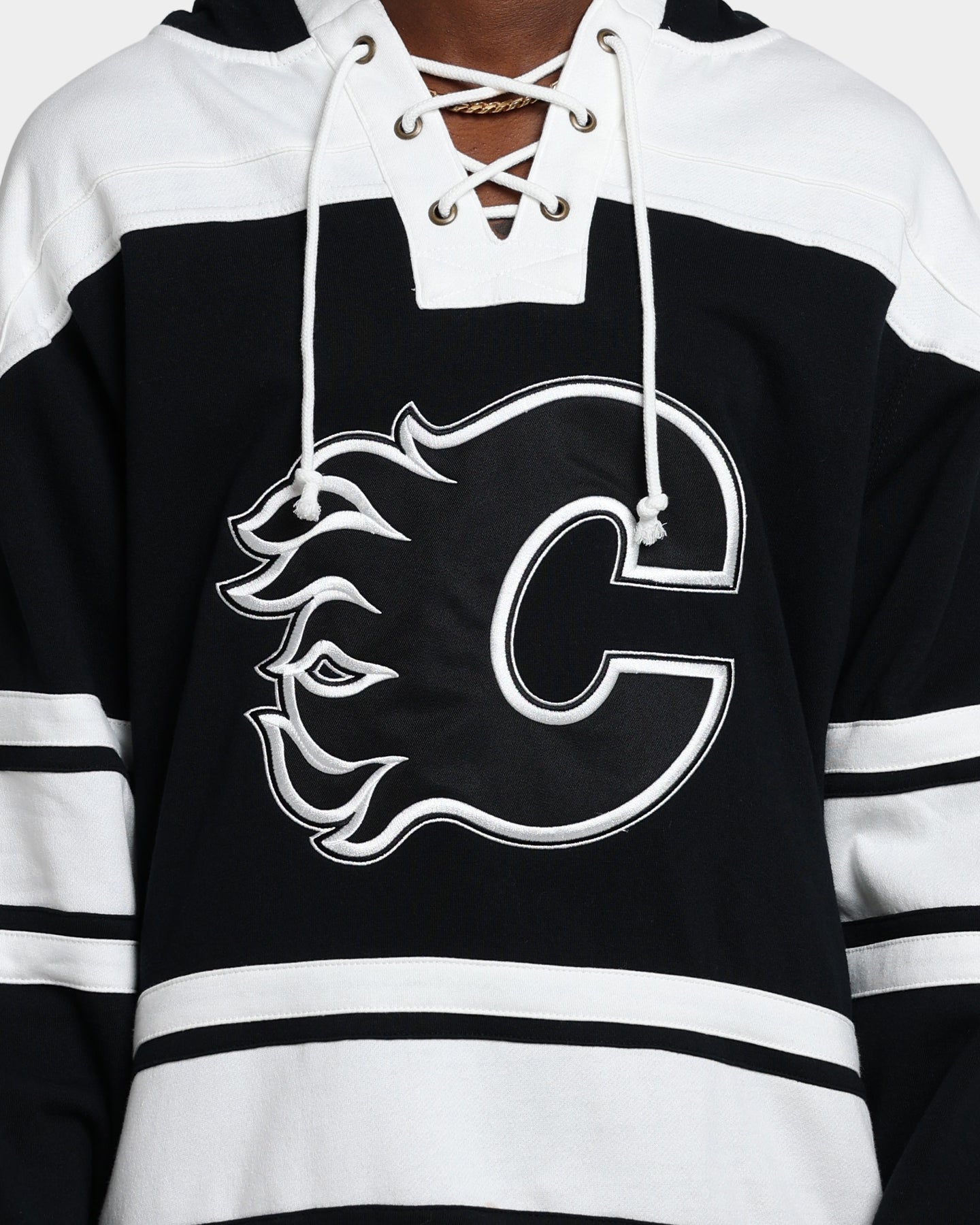 47 Brand Calgary Flames Superior Lacer Hoodie - Jet Black NHL Hockey Fan Apparel for Men & Women - Perfect for Game Day, Tailgating and Cold Weather