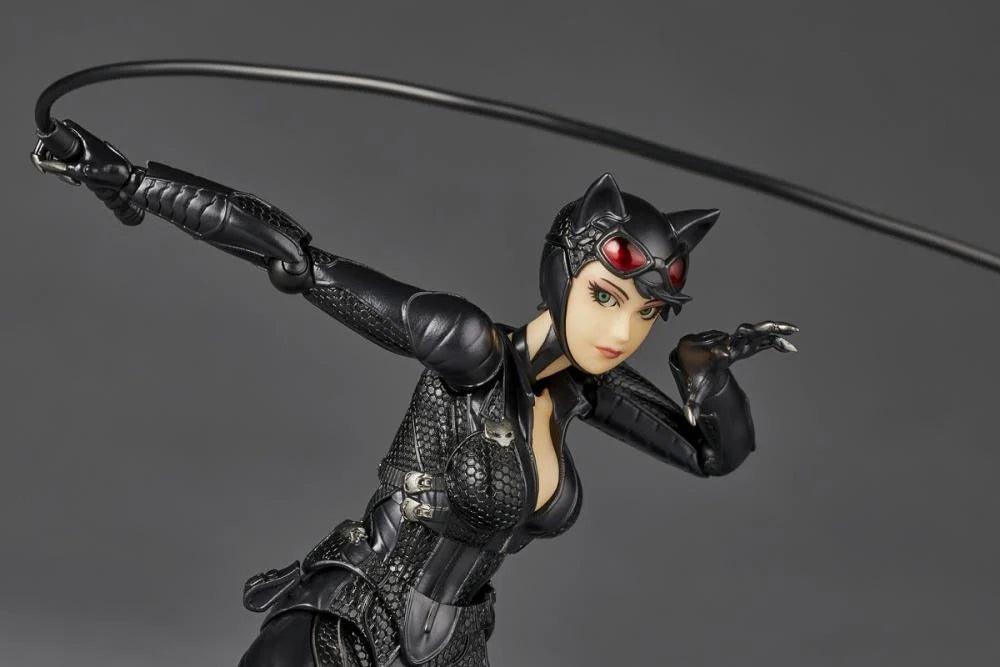 Amazing Yamaguchi Revoltech Figure Complex Catwoman Batman: Arkham Knight NR022 - Highly Articulated Collectible Action Figure for Display & Cosplay