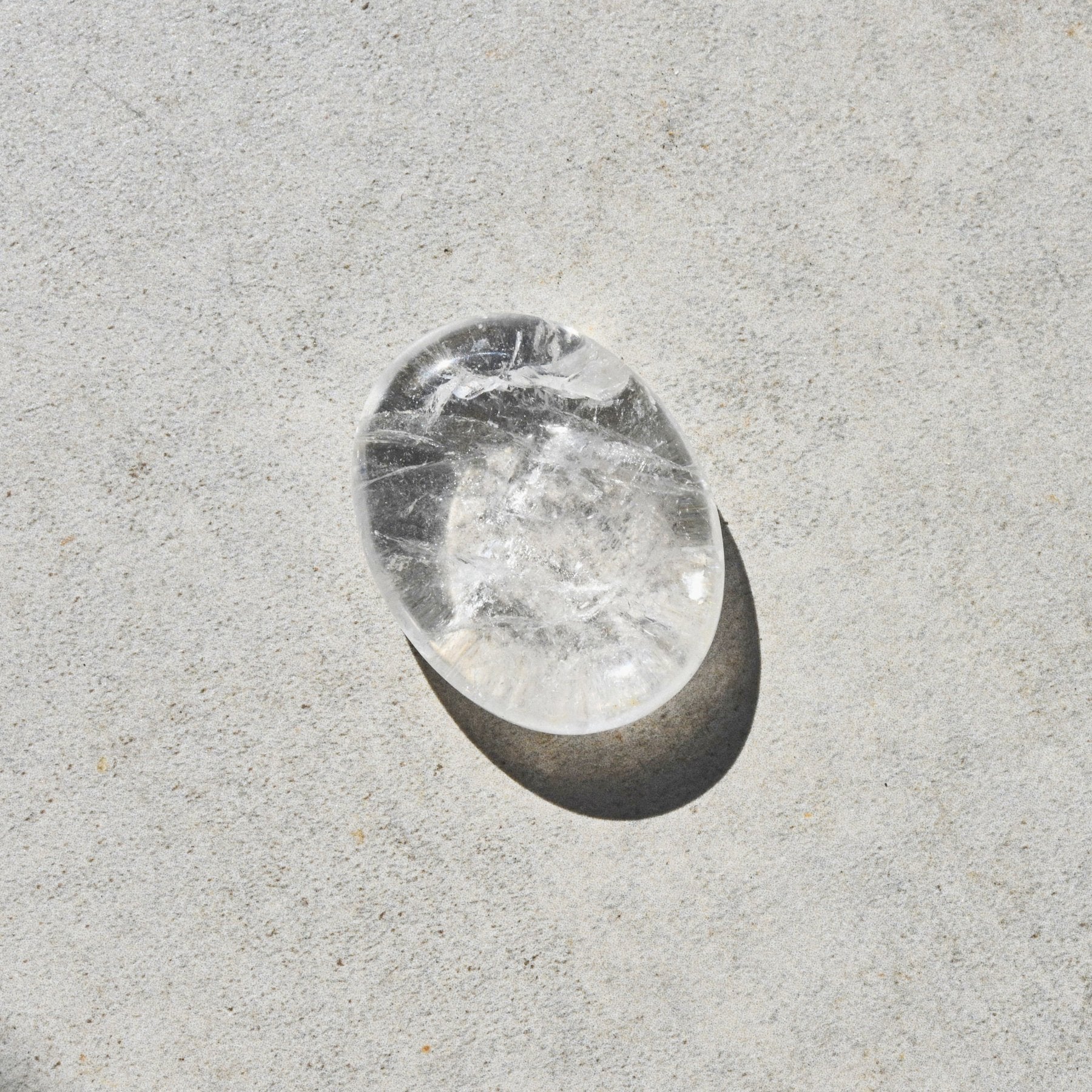 Natural Healing Quartz Palm Stone - Reiki Meditation, Stress Relief & Chakra Balancing - Perfect for Yoga, Mindfulness & Spiritual Practices