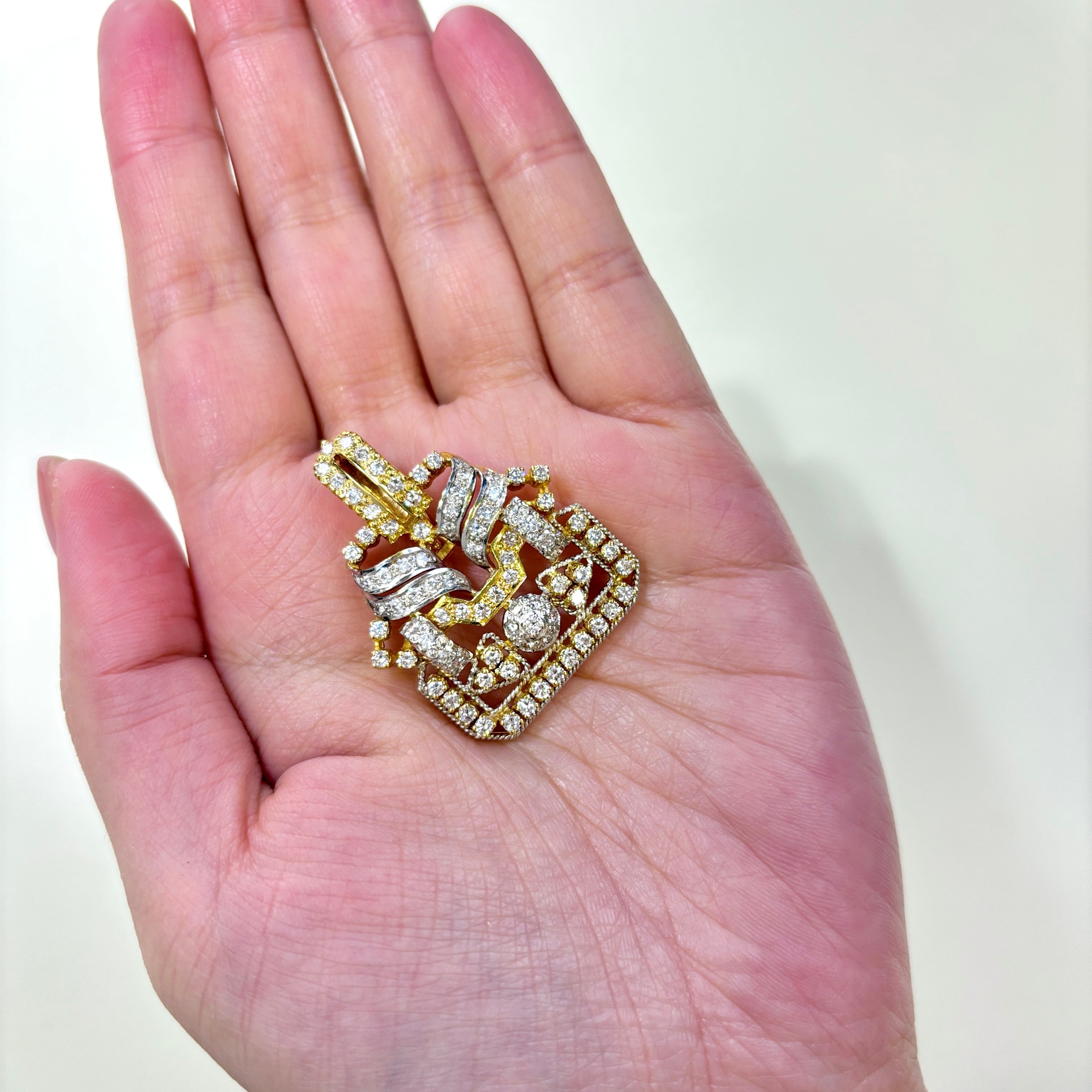18K Yellow Gold Diamond Cluster Pendant Necklace | 2.31 Carat Total Weight (CTW) | Elegant Jewelry Gift for Women | Perfect for Weddings, Anniversaries & Special Occasions
