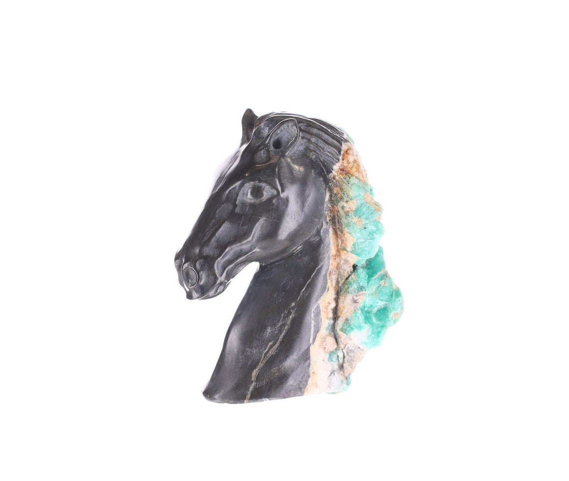 Natural Colombian Emerald Rough Crystal Horse Sculpture – Handcrafted Gemstone Art for Home Decor & Feng Shui