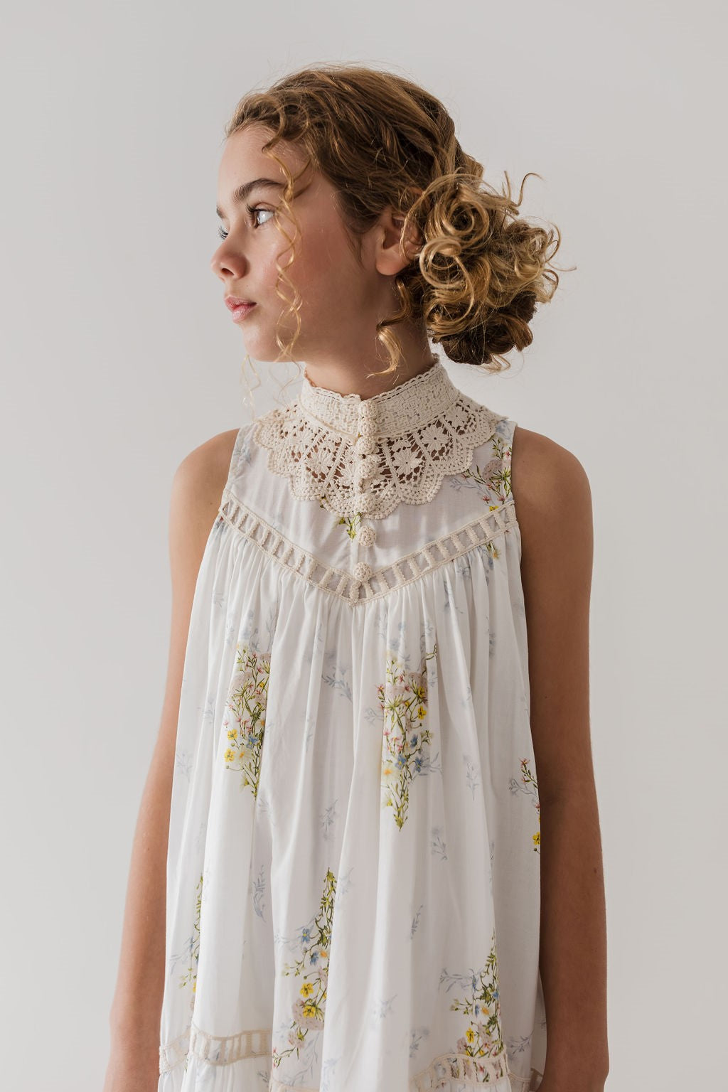 Petite Amalie Doily Applique Voile Sleeveless Spring Meadow Print Dress - Floral Summer Dress for Women, Perfect for Garden Parties & Beach Vacations