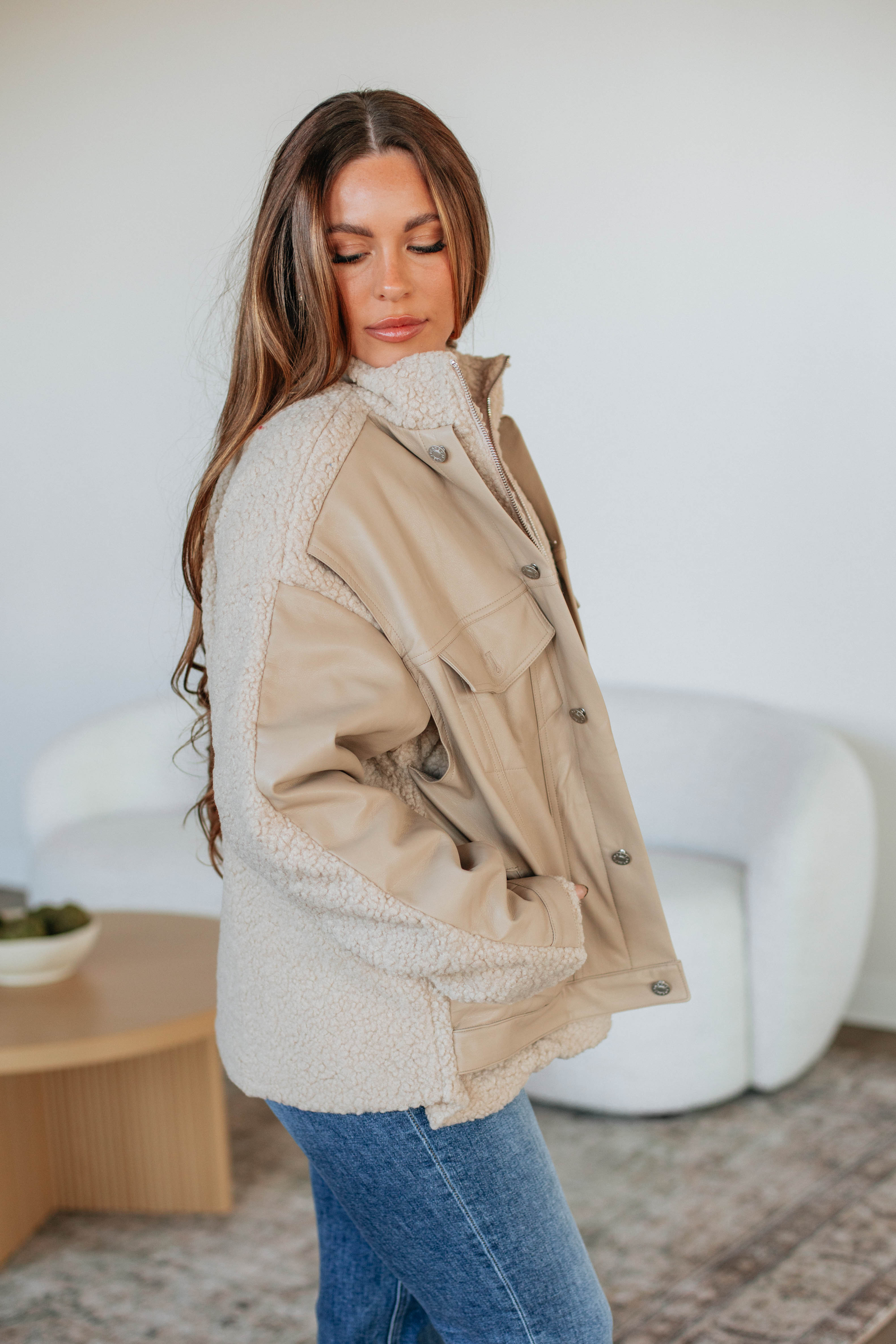 Chantria Sherpa Jacket for Women - Cozy Fleece Lined Winter Coat with Hood - Perfect for Outdoor Activities, Hiking & Casual Wear