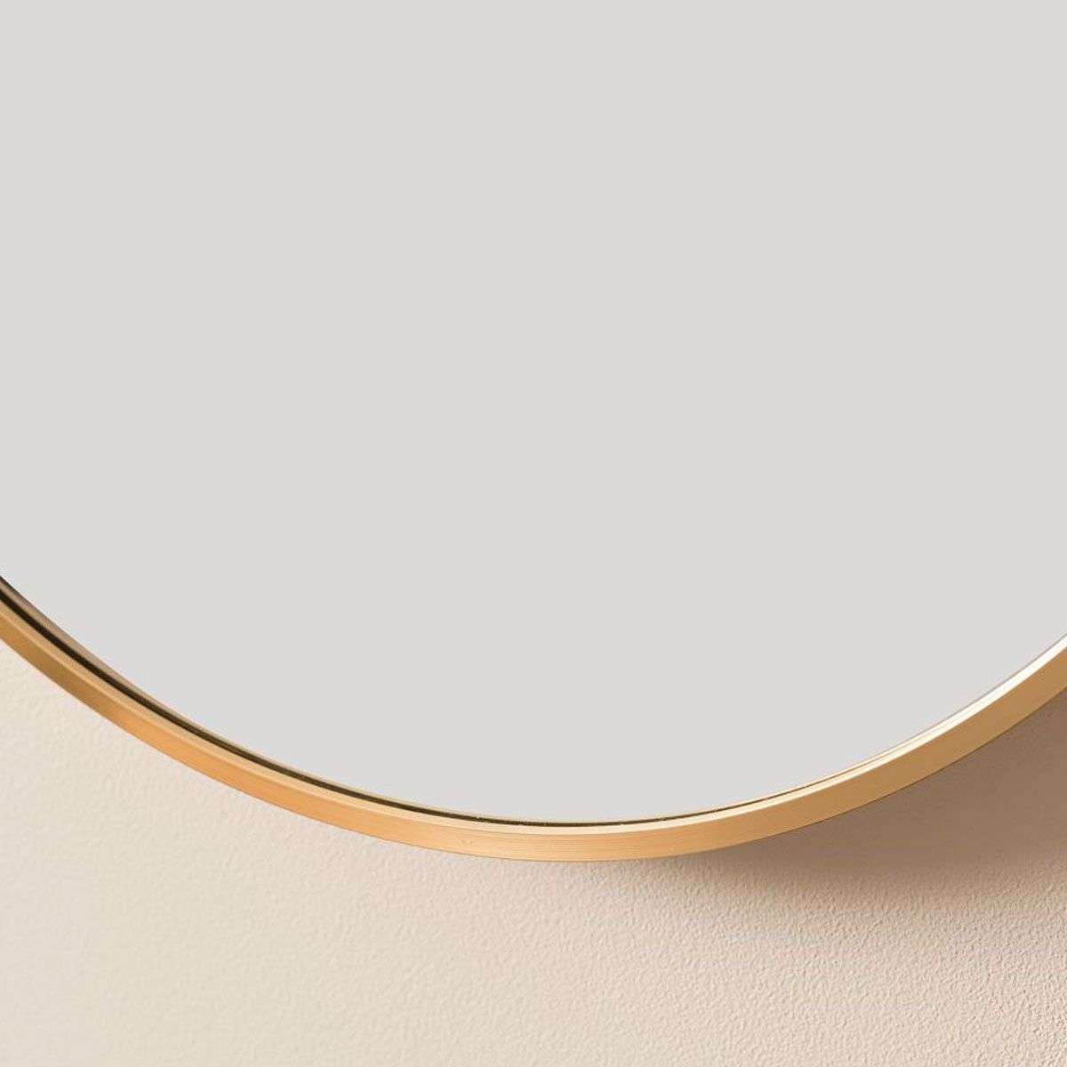Rony Metal Pill-Shaped Mirror in Gold - Elegant Vanity Mirror for Makeup, Jewelry Display & Home Decor