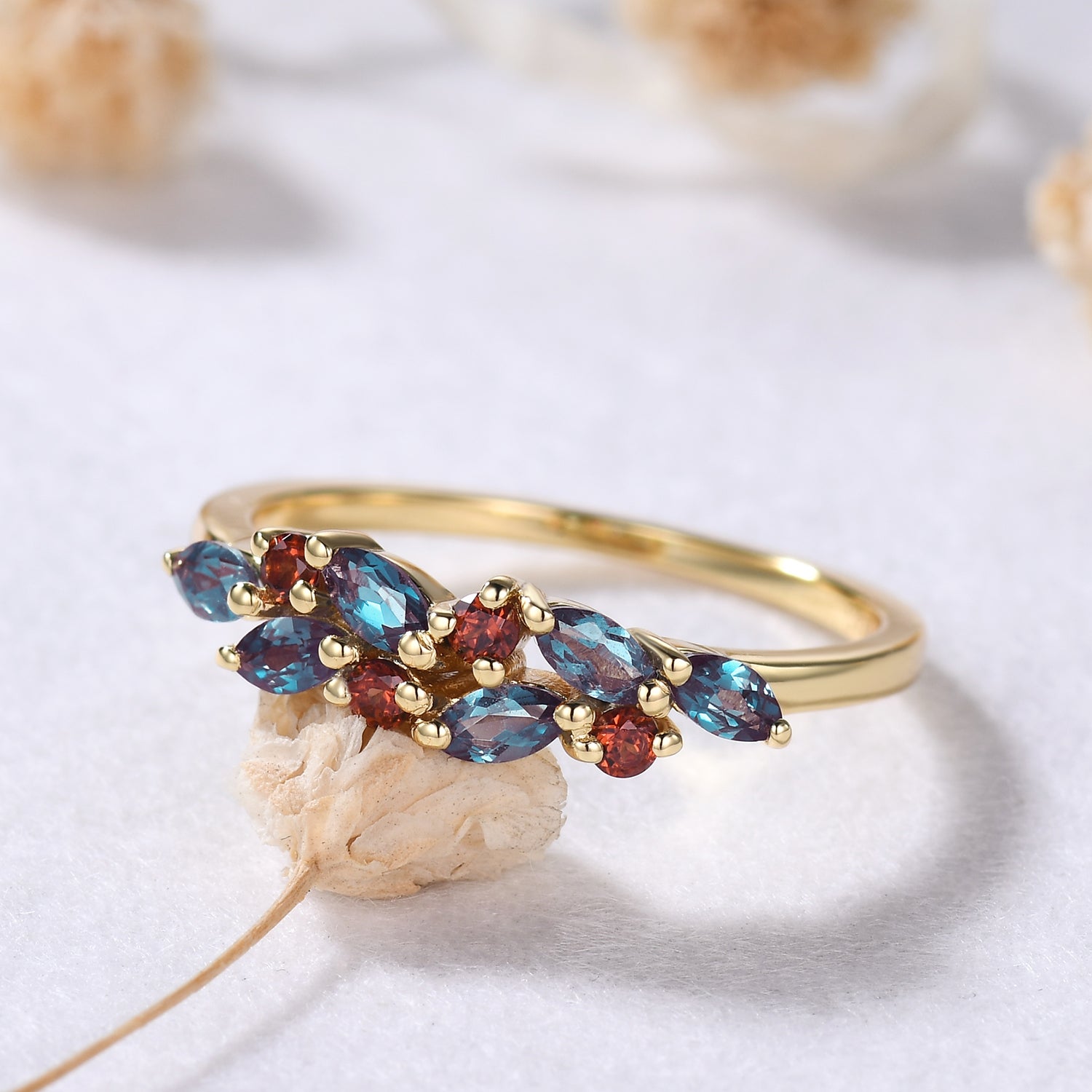Vintage Alexandrite Garnet Yellow Gold Ring - Solid 14K Gold Wedding Band, Bridal Cluster Ring for Women, Anniversary Gift, Engagement Jewelry - Perfect for Special Occasions & Everyday Elegance