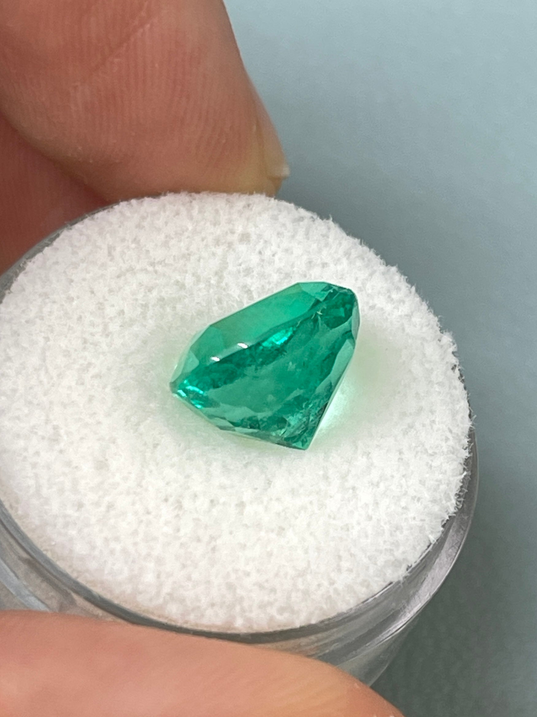 5.72 Carat Vivid Bluish Green Natural Colombian Emerald - 11.2x10mm Cushion Cut Loose Gemstone for Jewelry Making, Engagement Rings & Luxury Collections