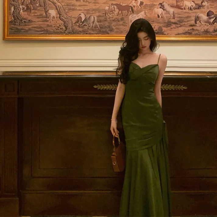 Elegant Mermaid Green Satin Long Prom Dress for Women - Formal Evening Gown for Birthday Party, Homecoming, Quinceañera, and Special Occasions