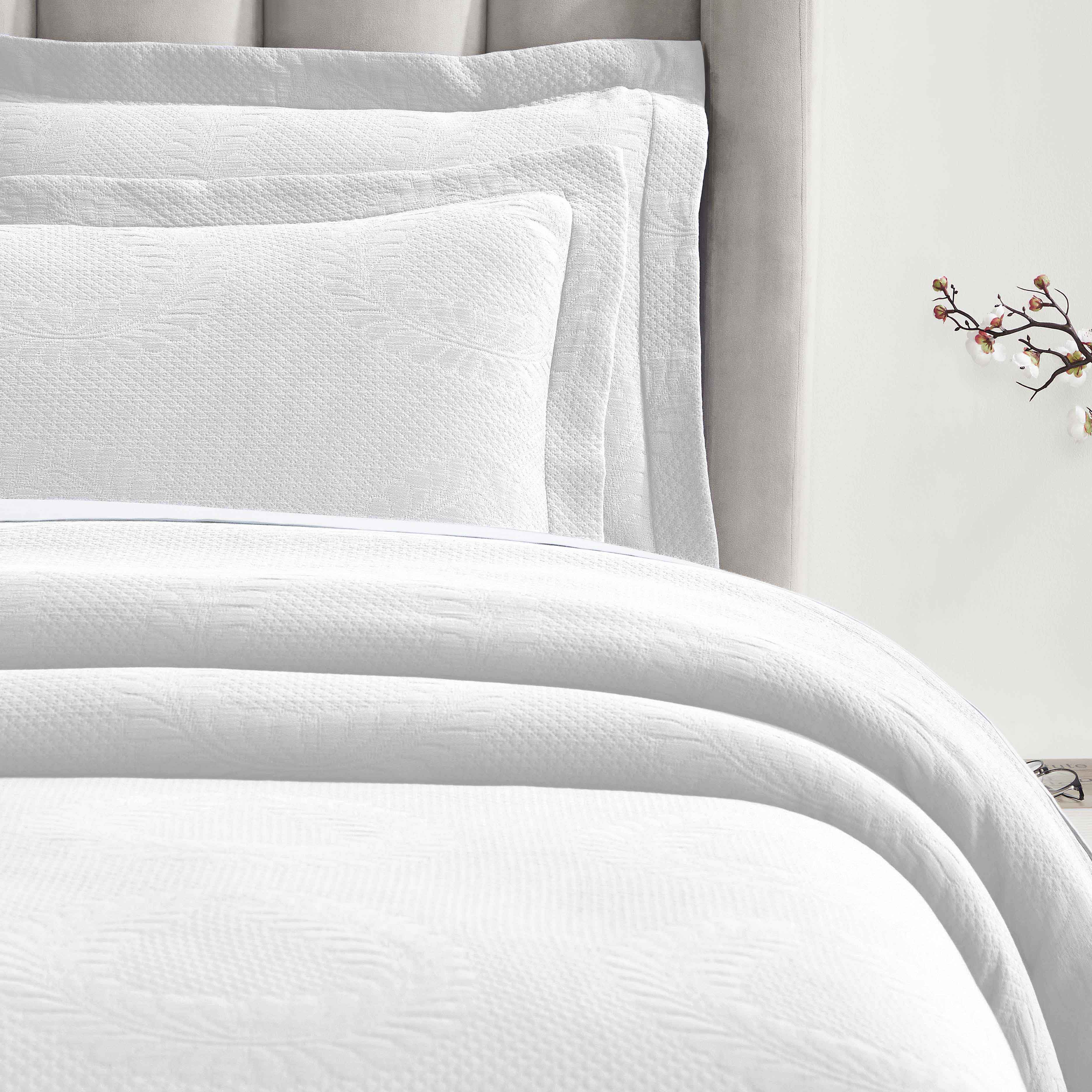 Peploi Cotton Medium Weight Matelasse Bedspread and Sham Set - Queen Size, White Textured Bed Cover with Matching Shams - Perfect for Master Bedroom, Guest Room & Hotel Decor