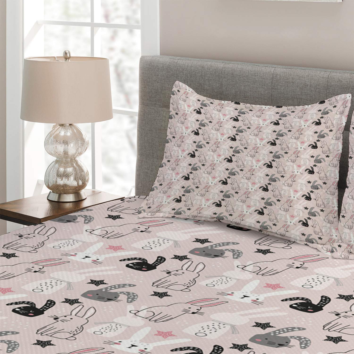 Ambesonne Easter Bunny Quilt Set - 3 Piece King Size Bedspread with 2 Pillow Shams, Hand Drawn Cartoon Bunnies & Stars Design in Rose Charcoal Grey | Easter Home Decor, Spring Bedding, Holiday Gift Idea