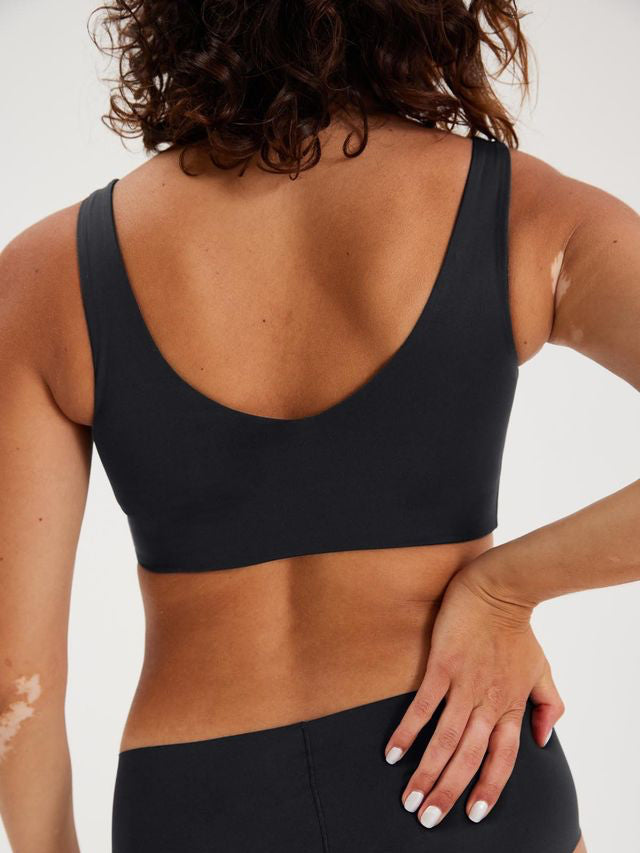 Girlfriend Collective Scoop Neck Bralette - Soft Wireless Sports Bra for Women - Raven Black - Perfect for Yoga, Running & Everyday Wear