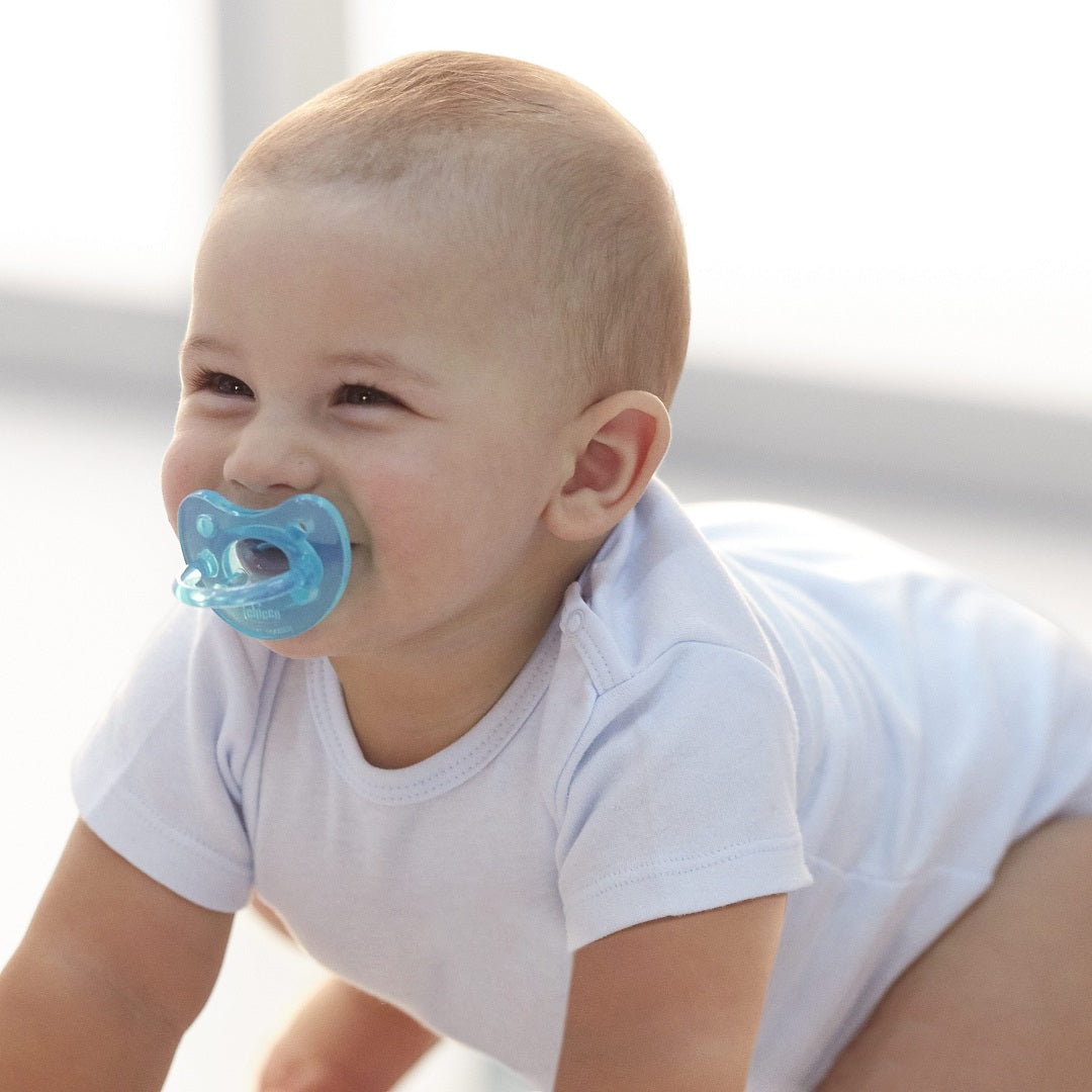 Chicco PhysioForma Silicone Orthodontic Pacifier for Babies 0-6 Months (4-Pack) - Soothing One-Piece Design for Newborns & Infants - Perfect for Daytime Comfort & Nighttime Sleep