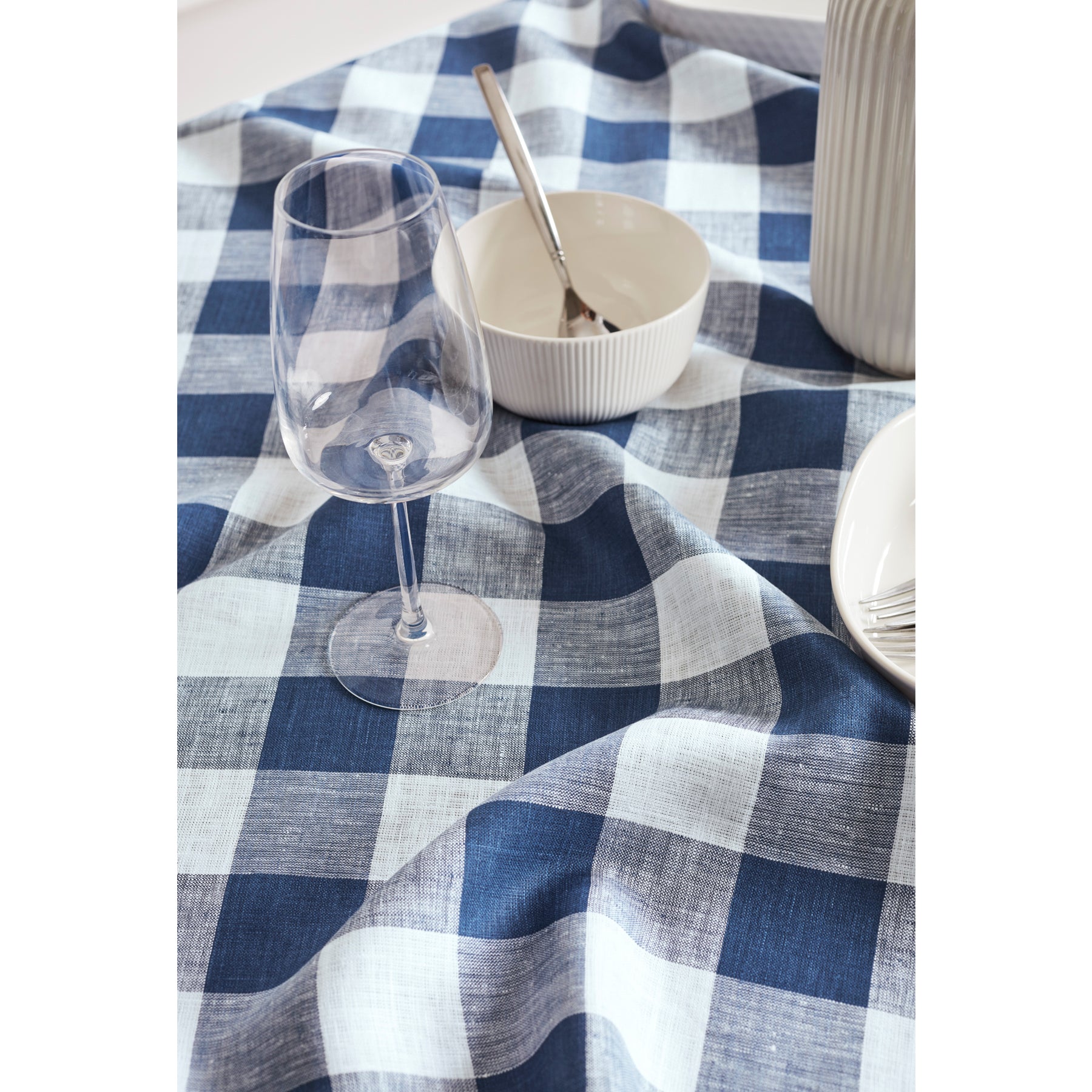 Buffalo Check Table Throw - Soft & Stylish Plaid Table Cover for Dining Room, Kitchen, or Outdoor Picnic - Perfect for Holiday Decor & Cozy Gatherings