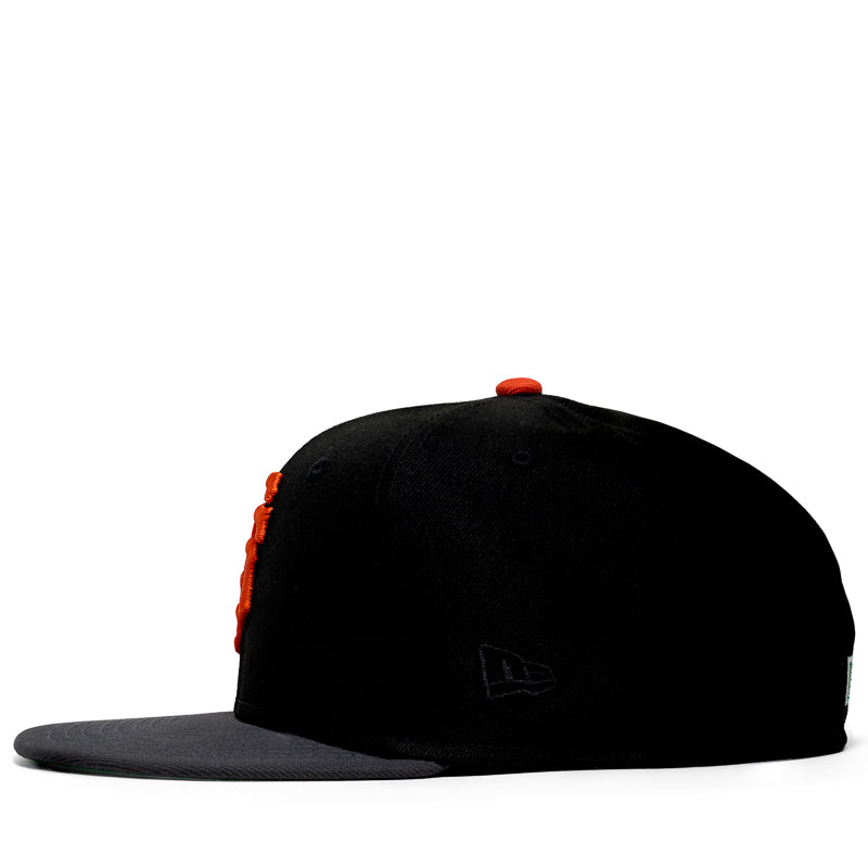 New Era x Politics San Francisco Giants 59FIFTY Fitted Hat - Black/Grey Baseball Cap for Men & Women - Perfect for Games, Streetwear & Fan Collections