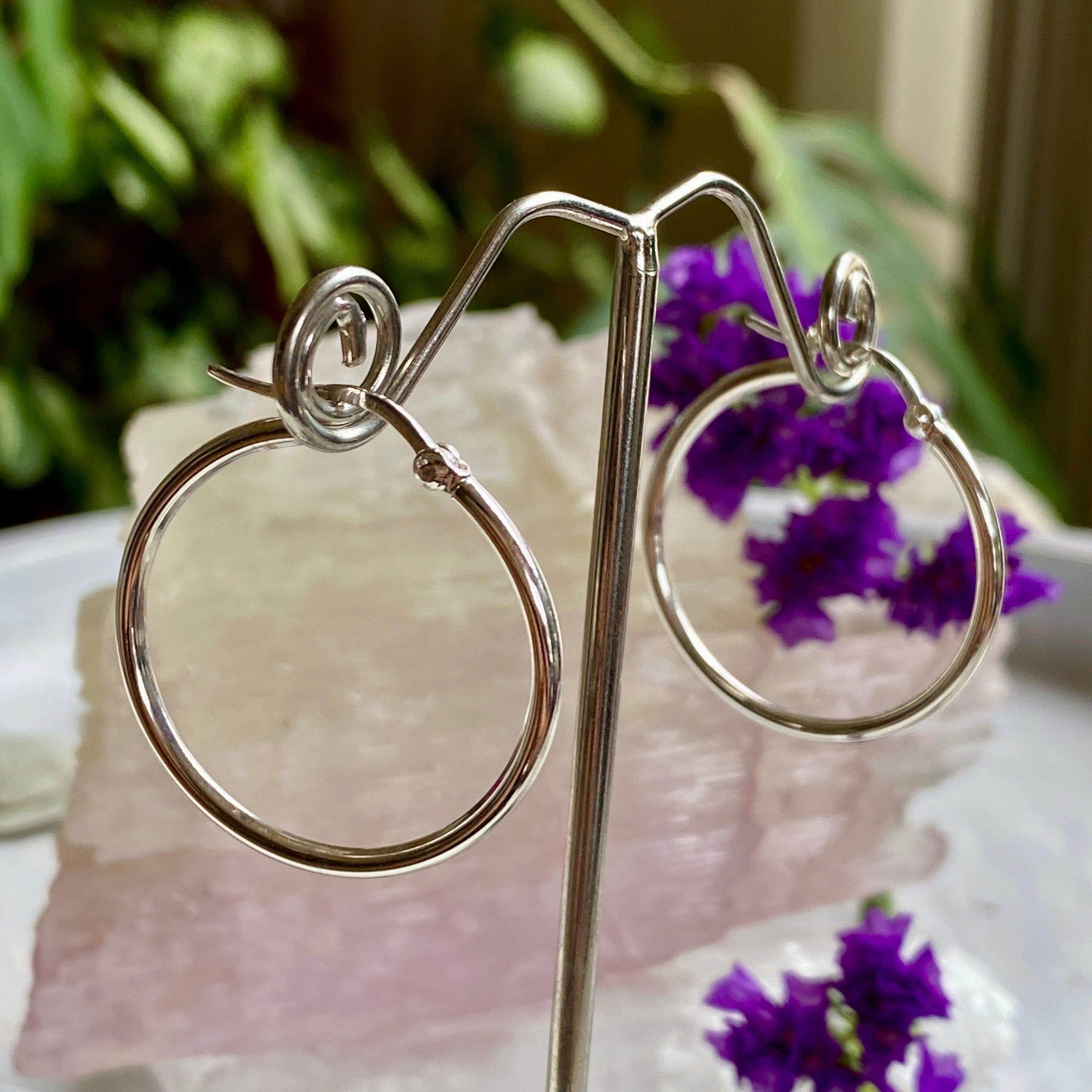 30mm Plain Hoop Earrings for Women - Classic Gold & Silver Small Hoop Earrings - Perfect for Everyday Wear, Office & Casual Outfits