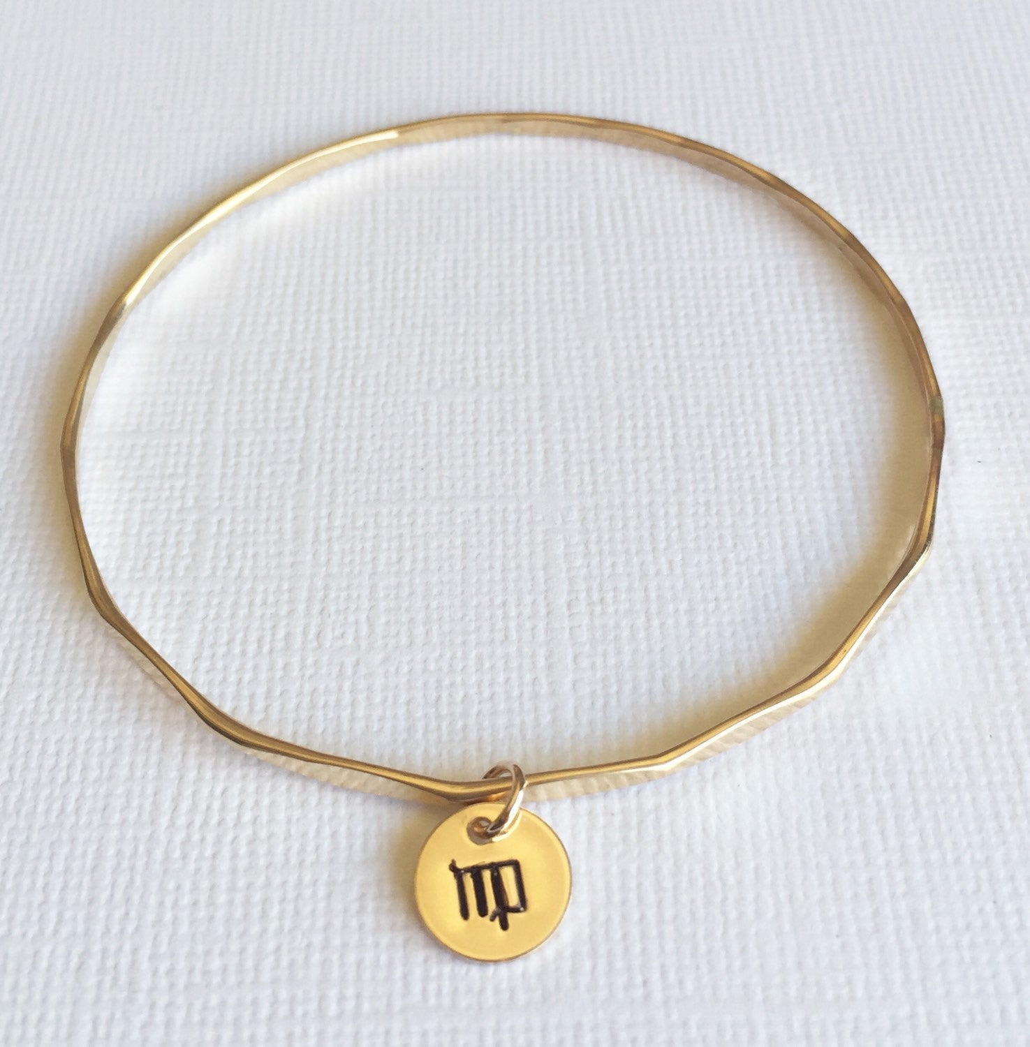 Bangle Carey (B182) - Stylish Women's Fashion Bracelet for Casual & Formal Wear | Perfect for Parties, Office & Everyday Accessories