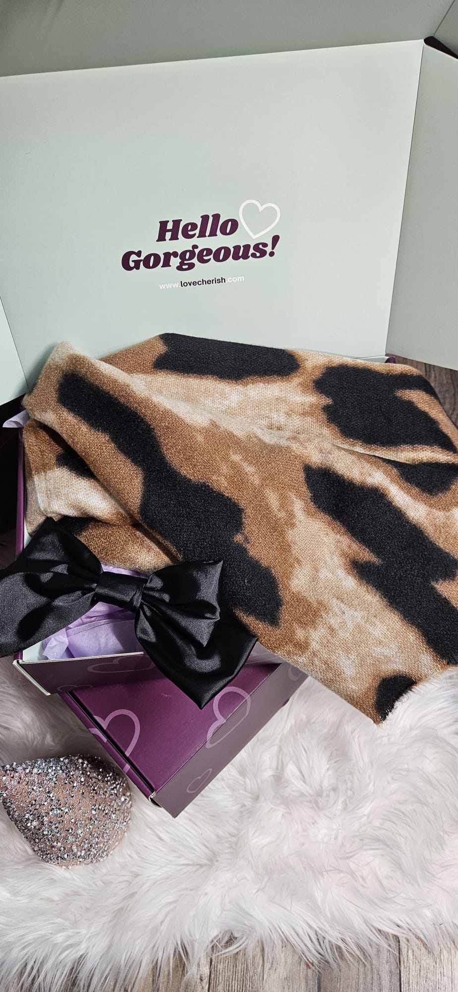 Elegant Carol Gift Box in Leopard Print - Perfect for Christmas Presents, Holiday Gifting & Special Occasions