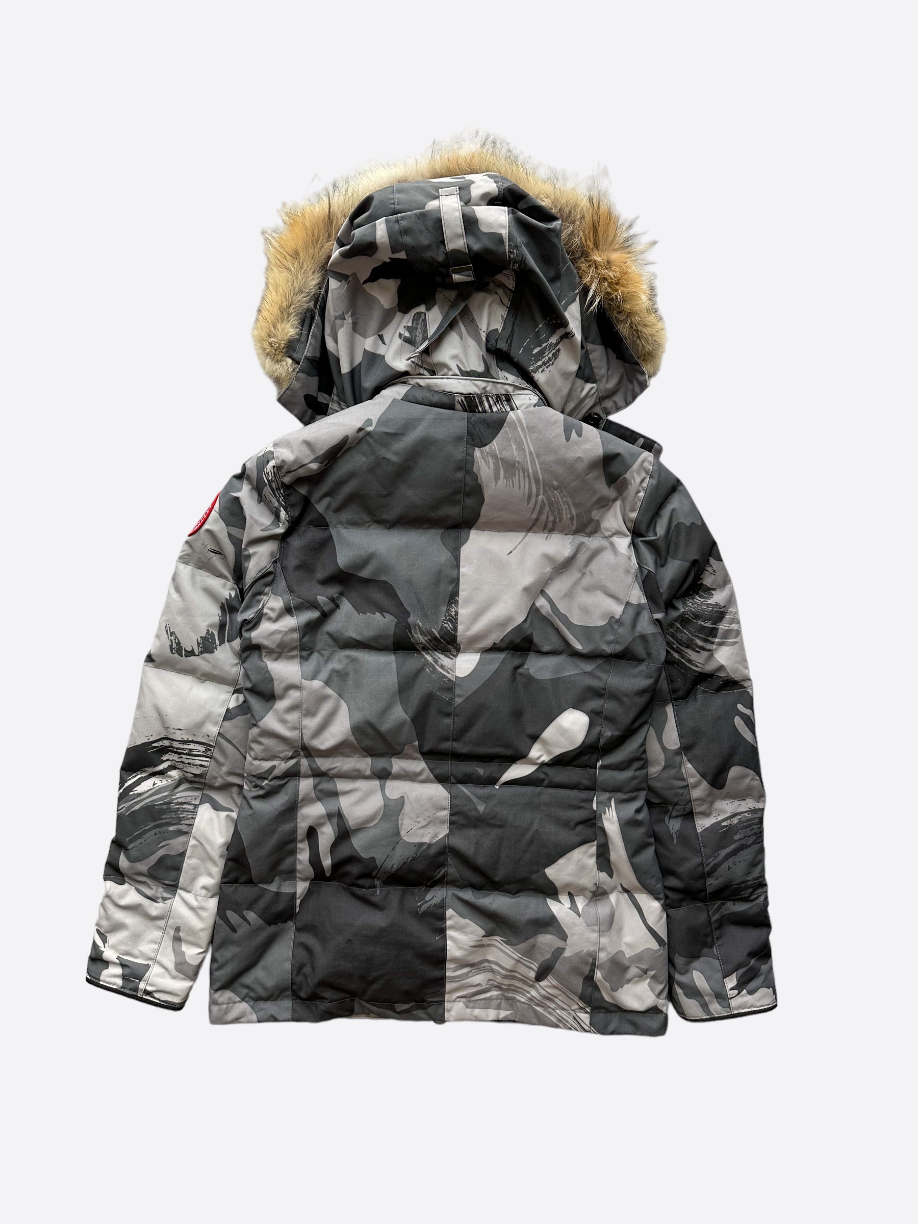 Canada Goose Grey Camo Chelsea Women's Jacket - Waterproof Winter Coat for Outdoor Activities & Urban Fashion