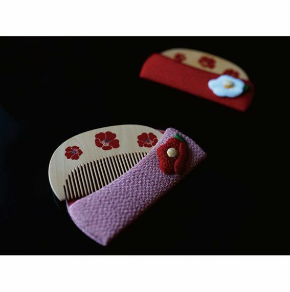 Handmade Japanese Maki-e Urushi Lacquer Tsuge Boxwood Hair Comb with Chirimen Crepe Fabric Case - Kyoto Traditional Craft, Camellia Design - Perfect for Weddings, Tea Ceremonies & Kimono Styling