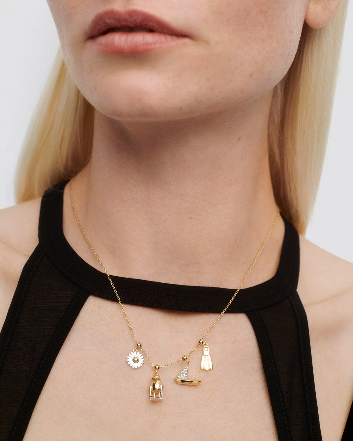Daisy Charm Necklace - Elegant Floral Pendant Jewelry for Women, Perfect for Weddings, Parties & Everyday Wear