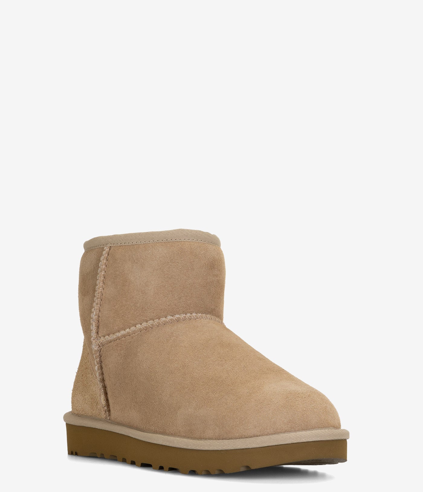 UGG Classic Mini II Sheepskin Boots for Women - Cozy & Stylish Winter Boots with Genuine Sheepskin - Perfect for Casual Wear, Outdoors & Cold Weather