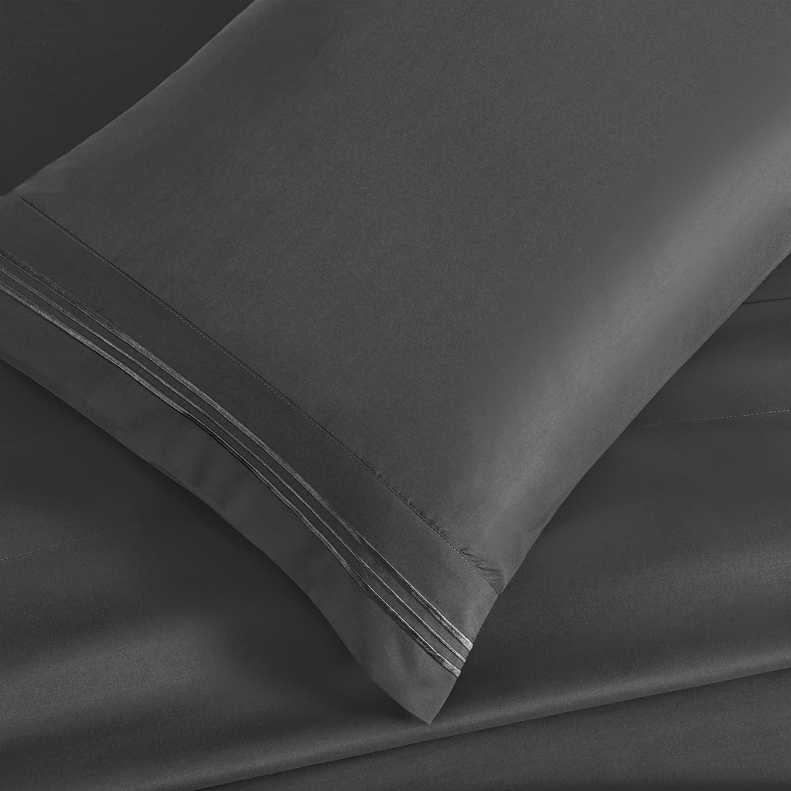 Manyshofu Extra Deep Pocket Twin Sheets Set - 1800 Thread Count Luxury Hotel Quality Bedding - 3 Piece Set with Pillowcases for 18-24 Inch Mattress - Soft Charcoal Grey Kids Bed Sheets for Comfortable Sleep - Perfect for Dorm Rooms, Guest Beds & Children's Bedrooms