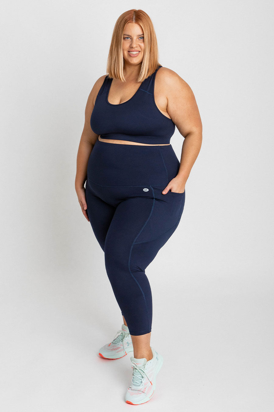 Training Pocket Move 7/8 Legging in Navy - High-Performance Workout Leggings for Yoga, Running & Gym