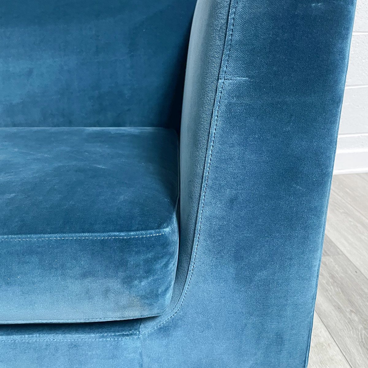 Modern Room & Board Sofa - Comfortable & Stylish Living Room Furniture for Home Decor & Relaxation | Perfect for Small Spaces, Apartments & Family Gatherings