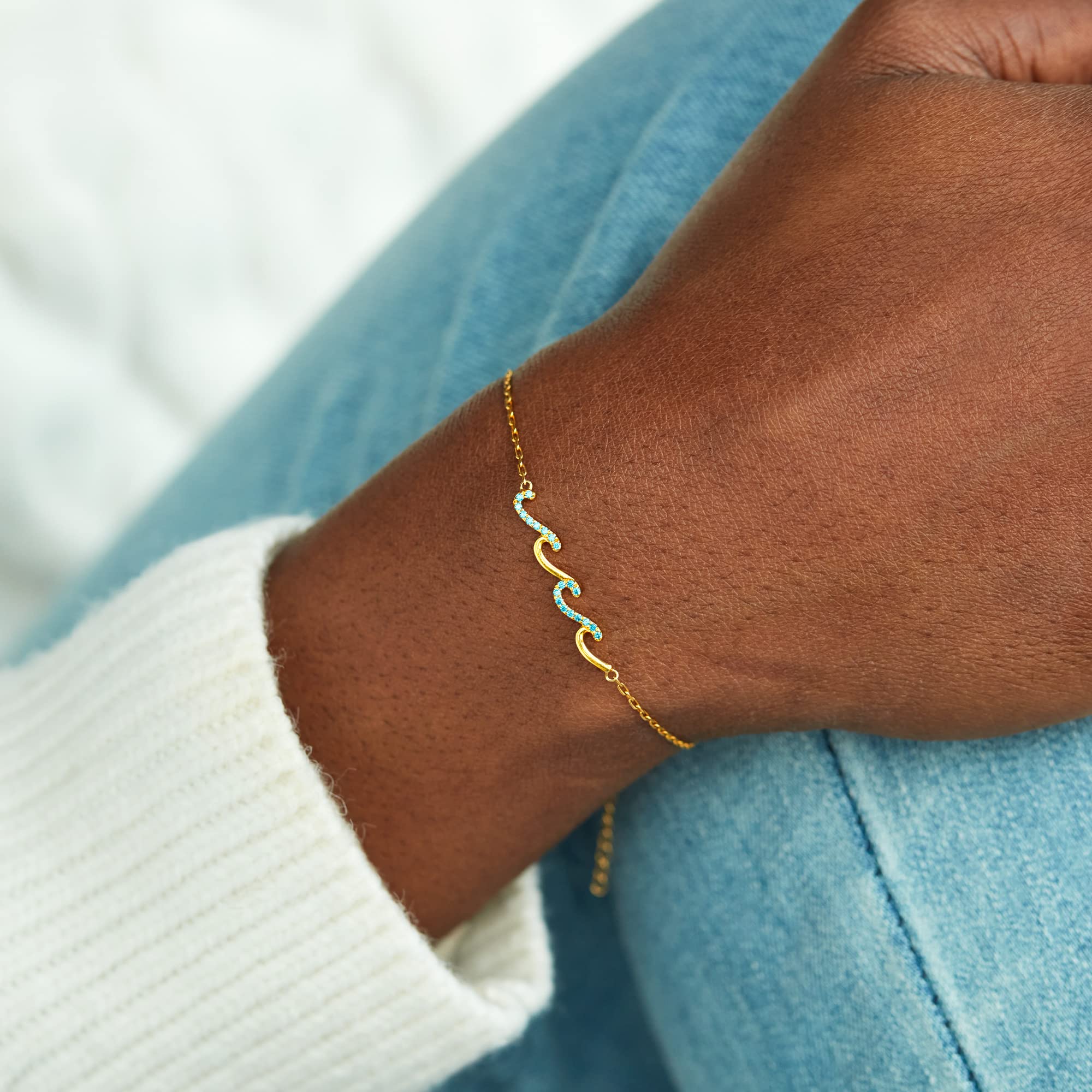 STORYJEWELLERY Wave Bracelet - Thoughtful Birthday Gift for Sister, Mom, Friend & Granddaughter | Elegant Mother's Day Present | Perfect for Special Occasions & Everyday Wear