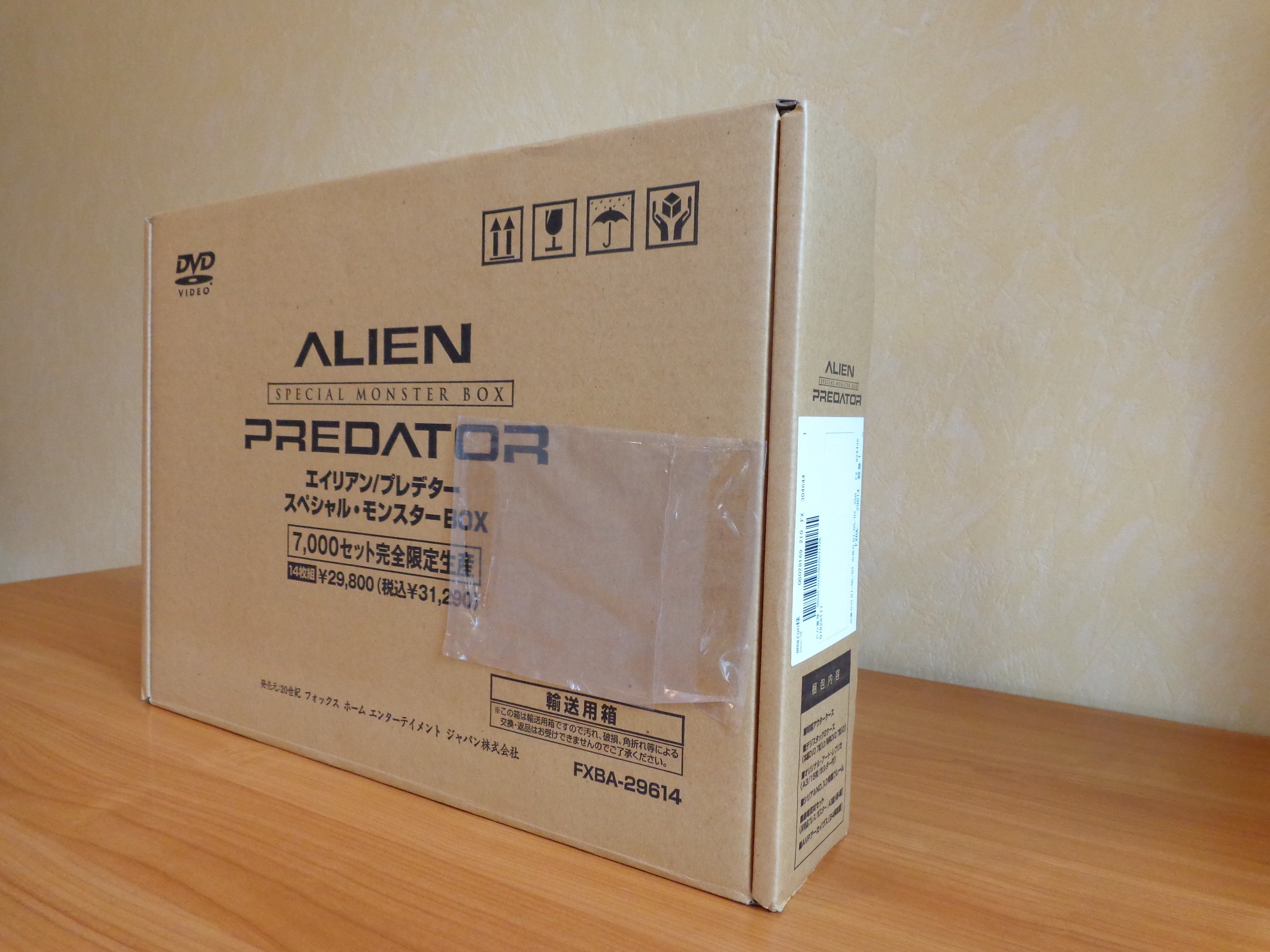 Alien vs Predator Special Edition Monster Box Set - Collector's Edition for Sci-Fi Fans & Movie Enthusiasts | Perfect for Display, Gifts, and Home Decor