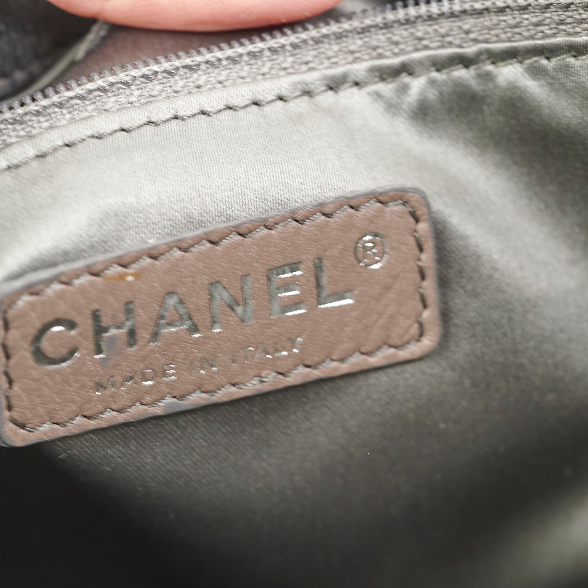 Chanel Black Resin Modern Chain Tote Bag - Luxury Designer Handbag for Women, Perfect for Work, Travel & Evening Events