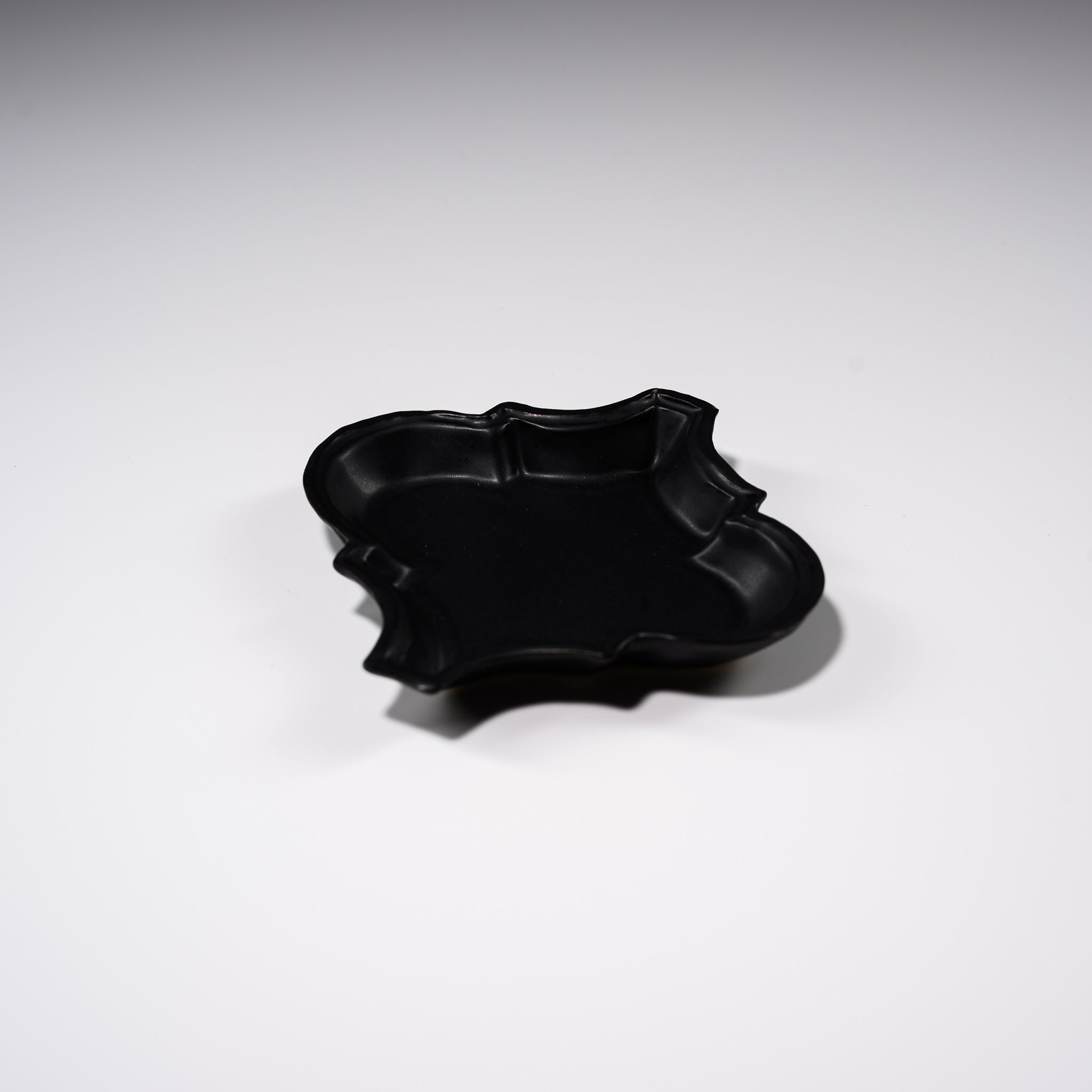 Handmade Usukiyaki Small Dish - Arabesque Design Japanese Ceramic Appetizer Plate for Sushi, Soy Sauce, and Condiments