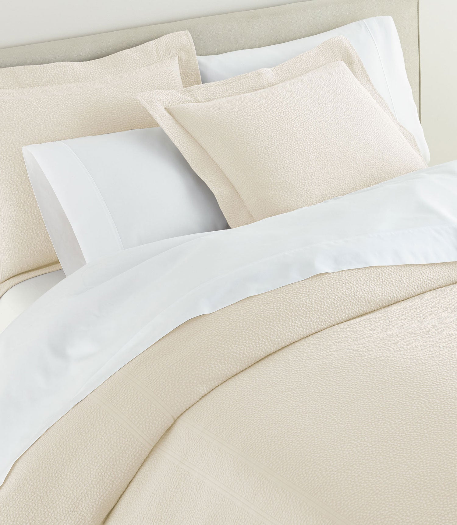 Luxury Montauk Matelassé Sham - Premium Quilted Pillow Cover for Bedroom Decor - Elegant Home Textile for Master Bedroom, Guest Room & Hotel Styling