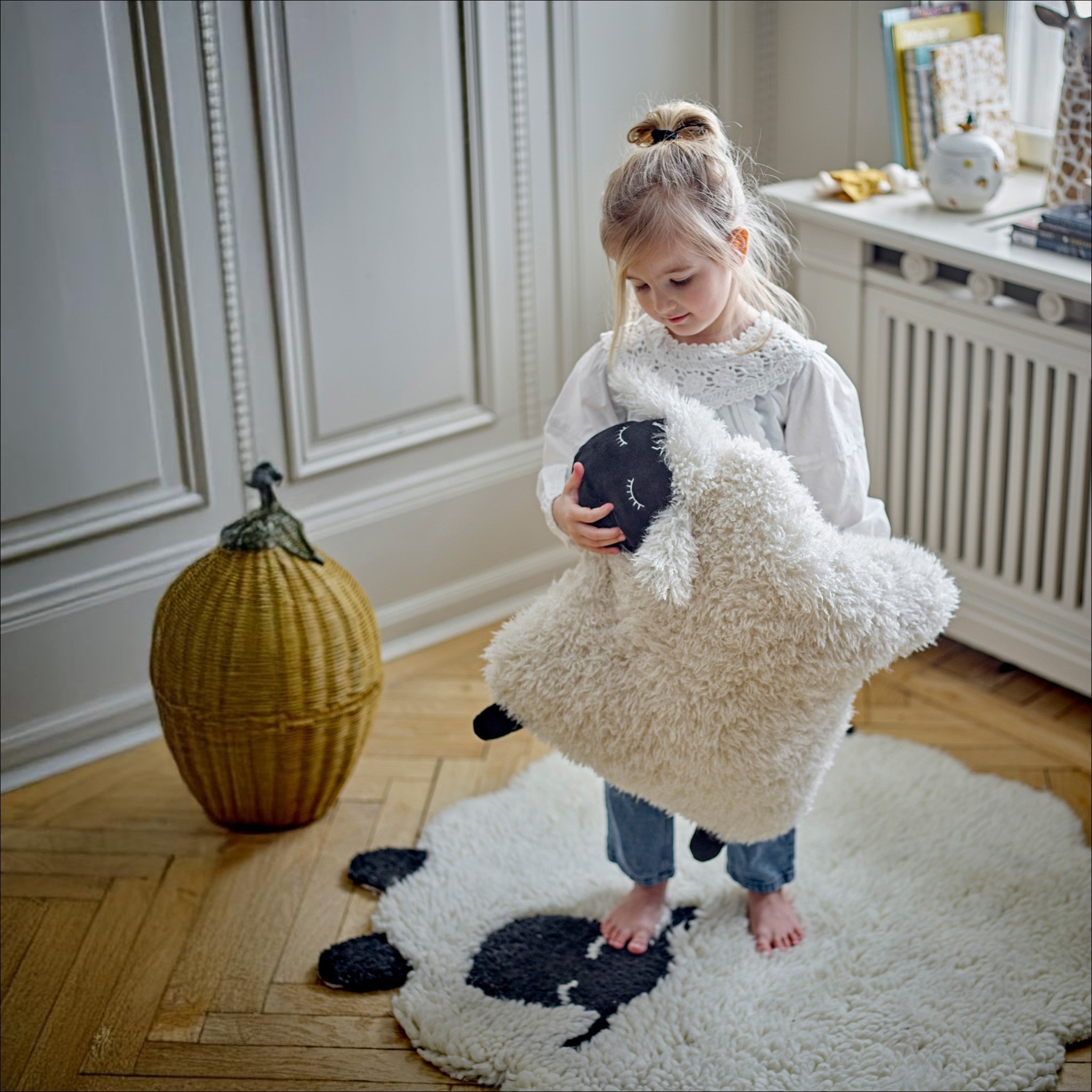 Bloomingville Dolly Rug - Soft White Wool Area Rug, 84cm Round for Living Room, Bedroom & Nursery Decor