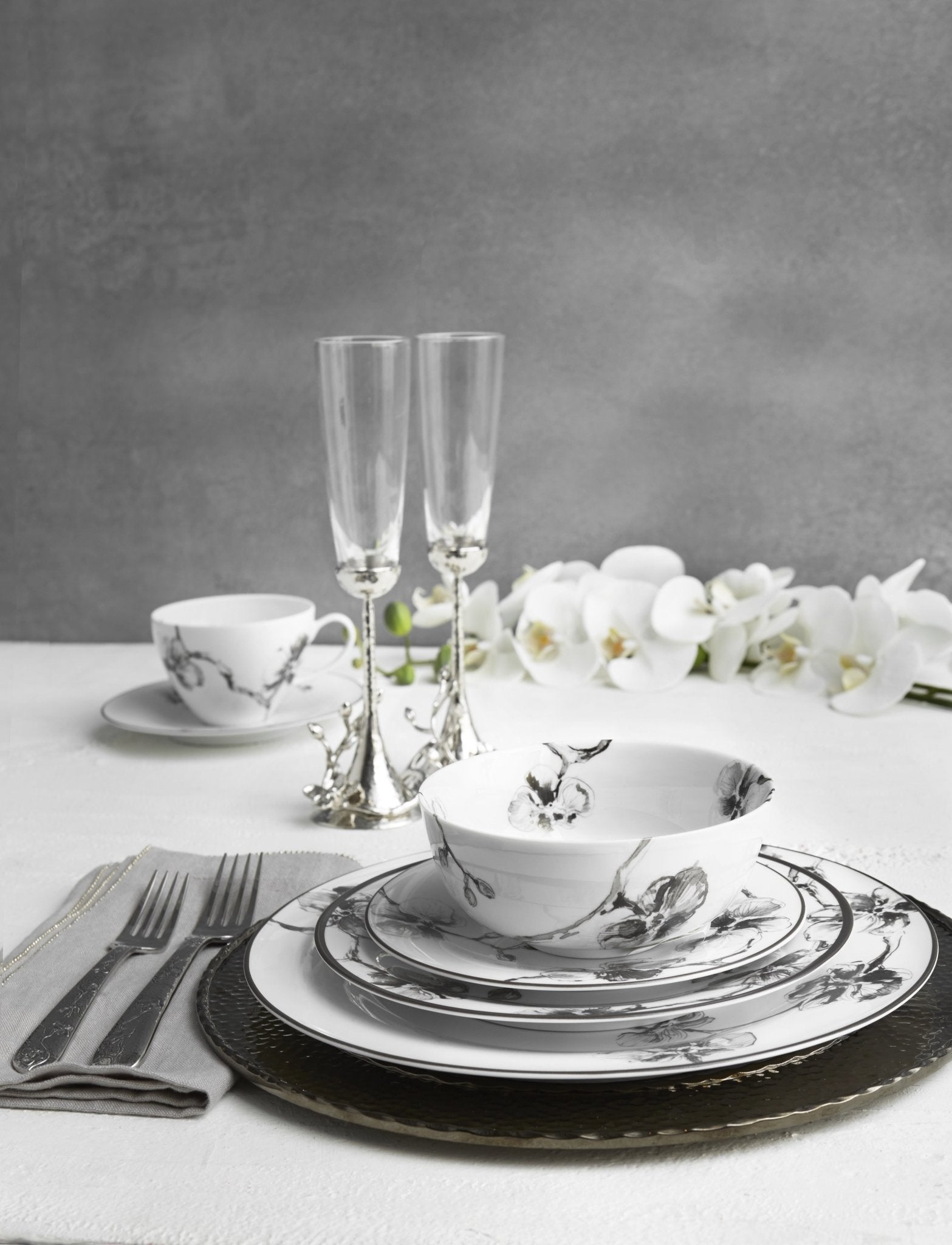 Premium Black Orchid Porcelain Dinnerware Set - Elegant 16-Piece Tableware for Fine Dining, Parties & Special Occasions