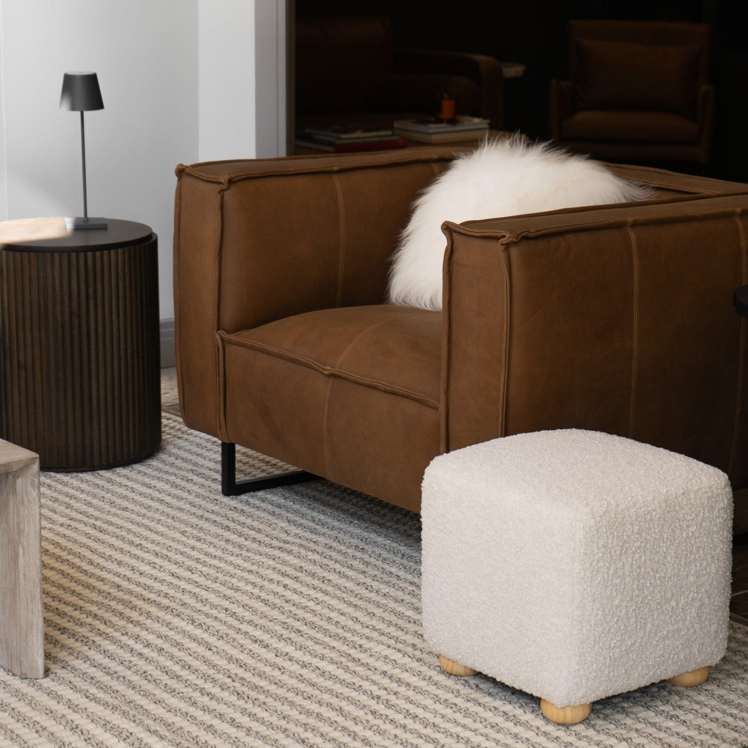 Premium Brentwood Leather Chair - Modern & Comfortable Living Room Seating for Home & Office - Perfect for Relaxing, Reading & Entertaining Guests