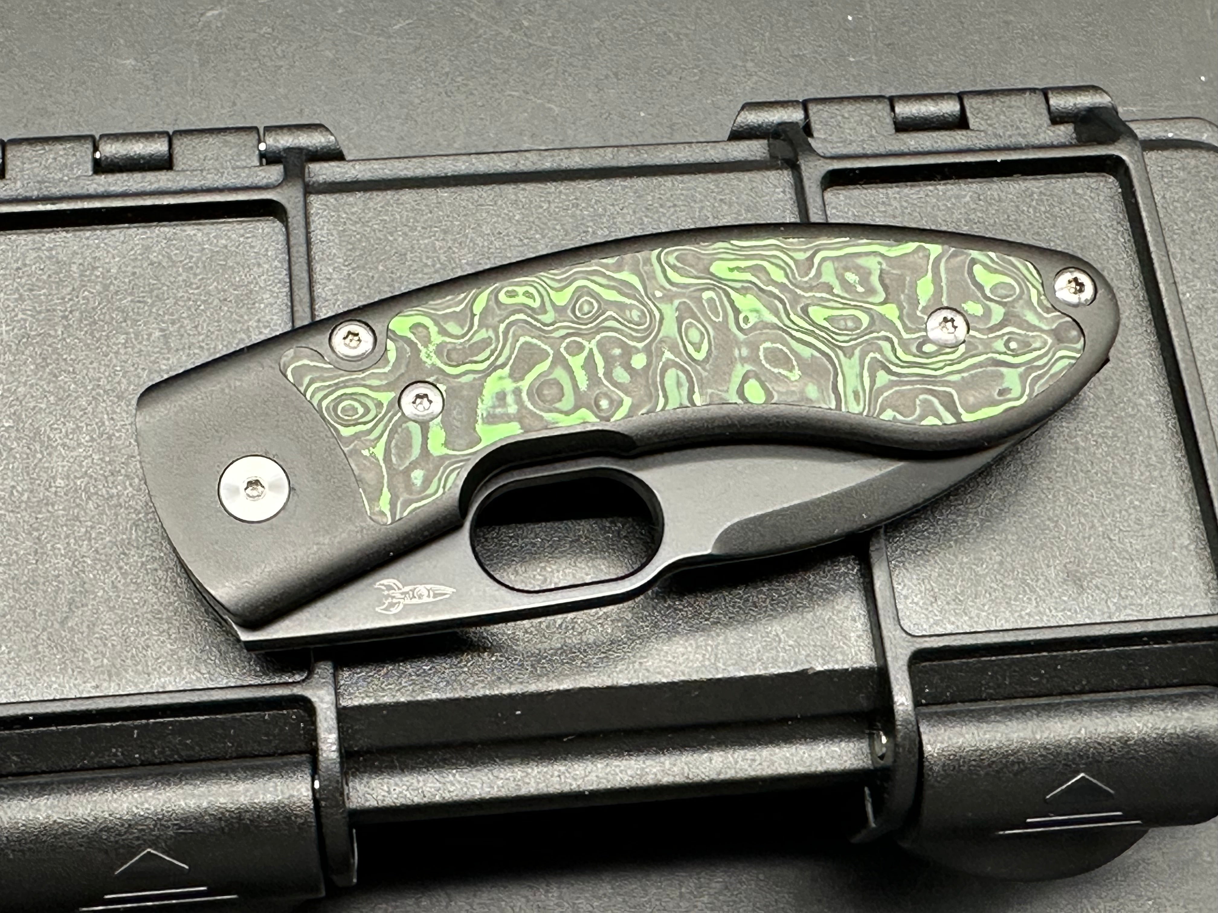 D ROCKET DESIGN LUM LEAF Style 10 Folding Knife - Green/Black Carbon Fiber Handle with S90V Black Blade - EDC Pocket Knife for Outdoor Camping, Hiking & Survival