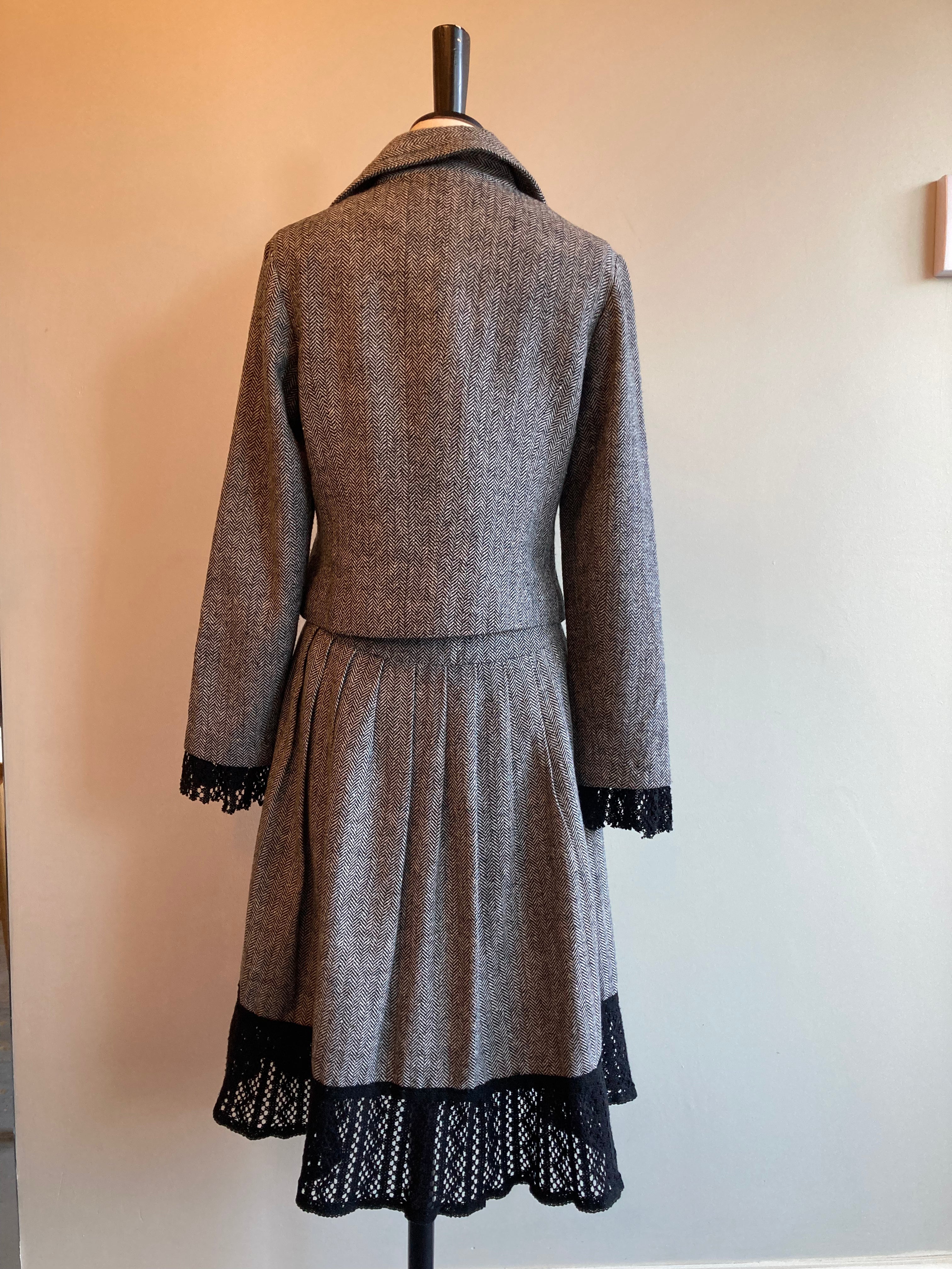 Stylish Houndstooth Skirt Suit for Women - Elegant Office Wear & Business Attire - Perfect for Work, Interviews, and Professional Events