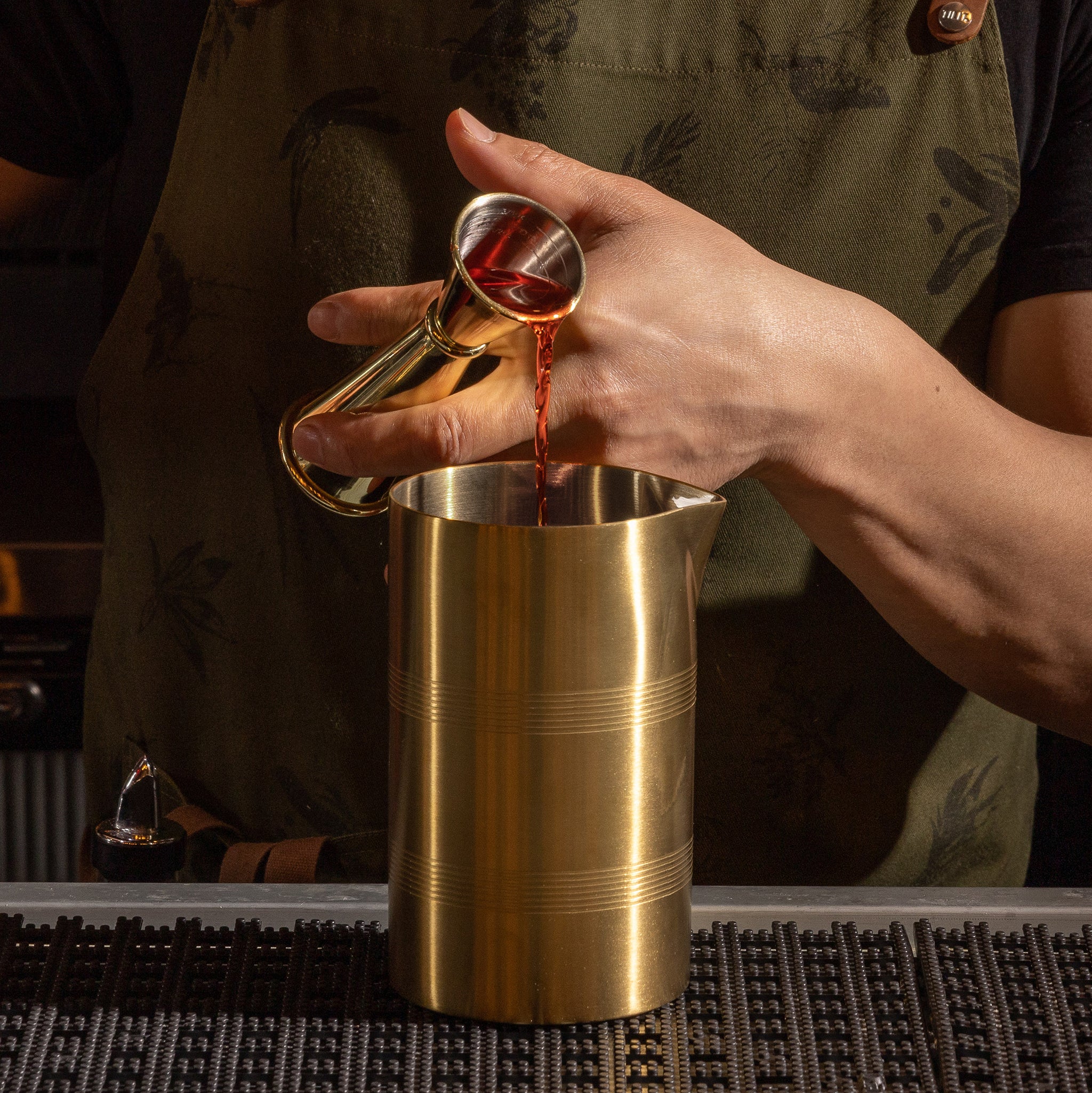 MIXTIN™ Gold Plated Stainless Steel Cocktail Mixing Tin - 625ml (21oz) Bar Tool for Professional Bartenders & Home Mixology - Perfect for Shaking, Stirring & Crafting Cocktails