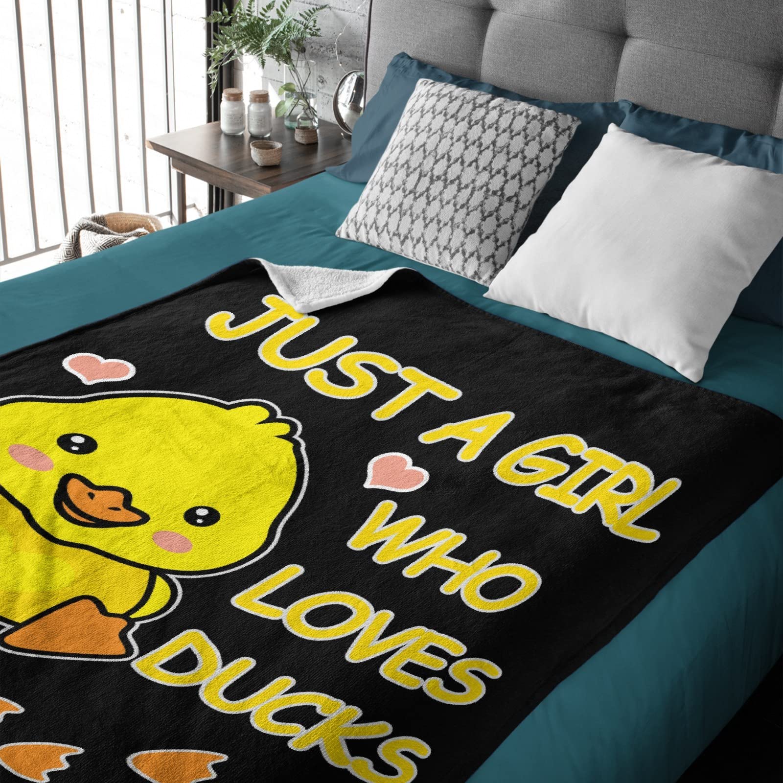 Darani Just A Girl Who Loves Ducks - Ultra Soft Lightweight Flannel Throw Blanket (50x60 inches) - Cozy Warm Blanket for Bed, Couch & Travel - Perfect for Family, Adults & Kids - Duck Lover Gift Idea
