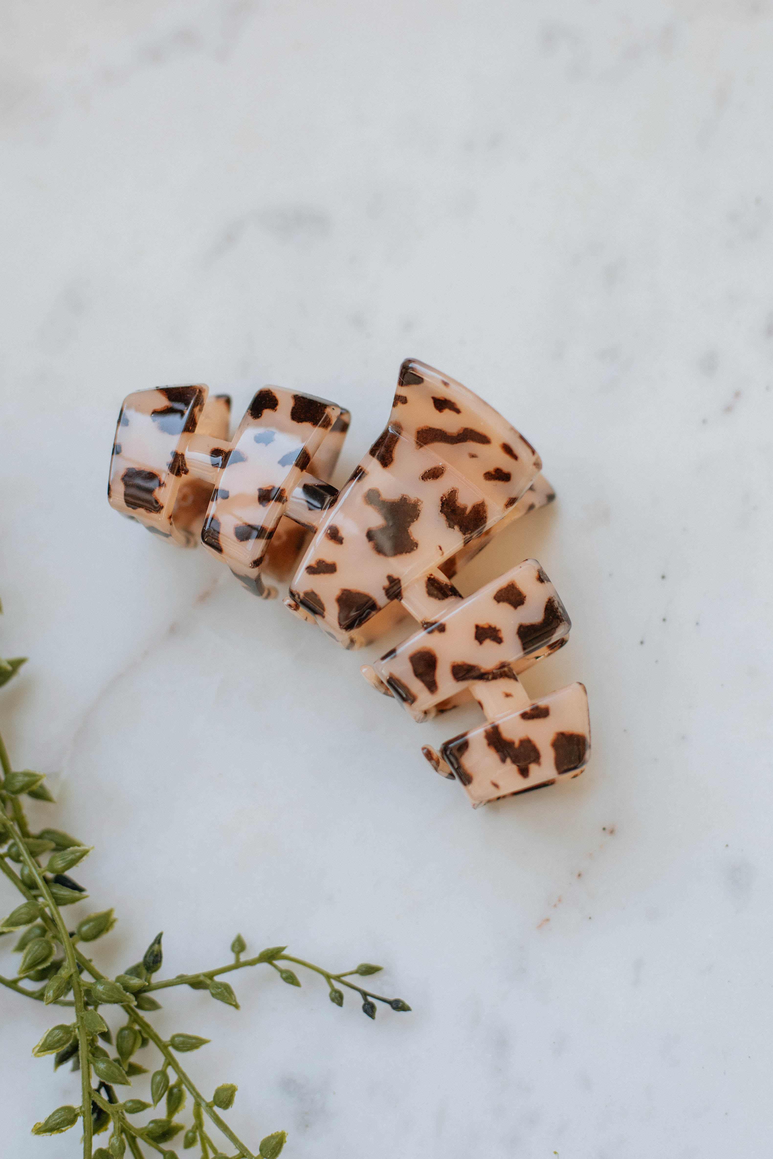 Large Hair Claw Clip for Women - Strong Hold Hair Clips for Thick Hair - Perfect for Ponytails, Buns & Everyday Hairstyles