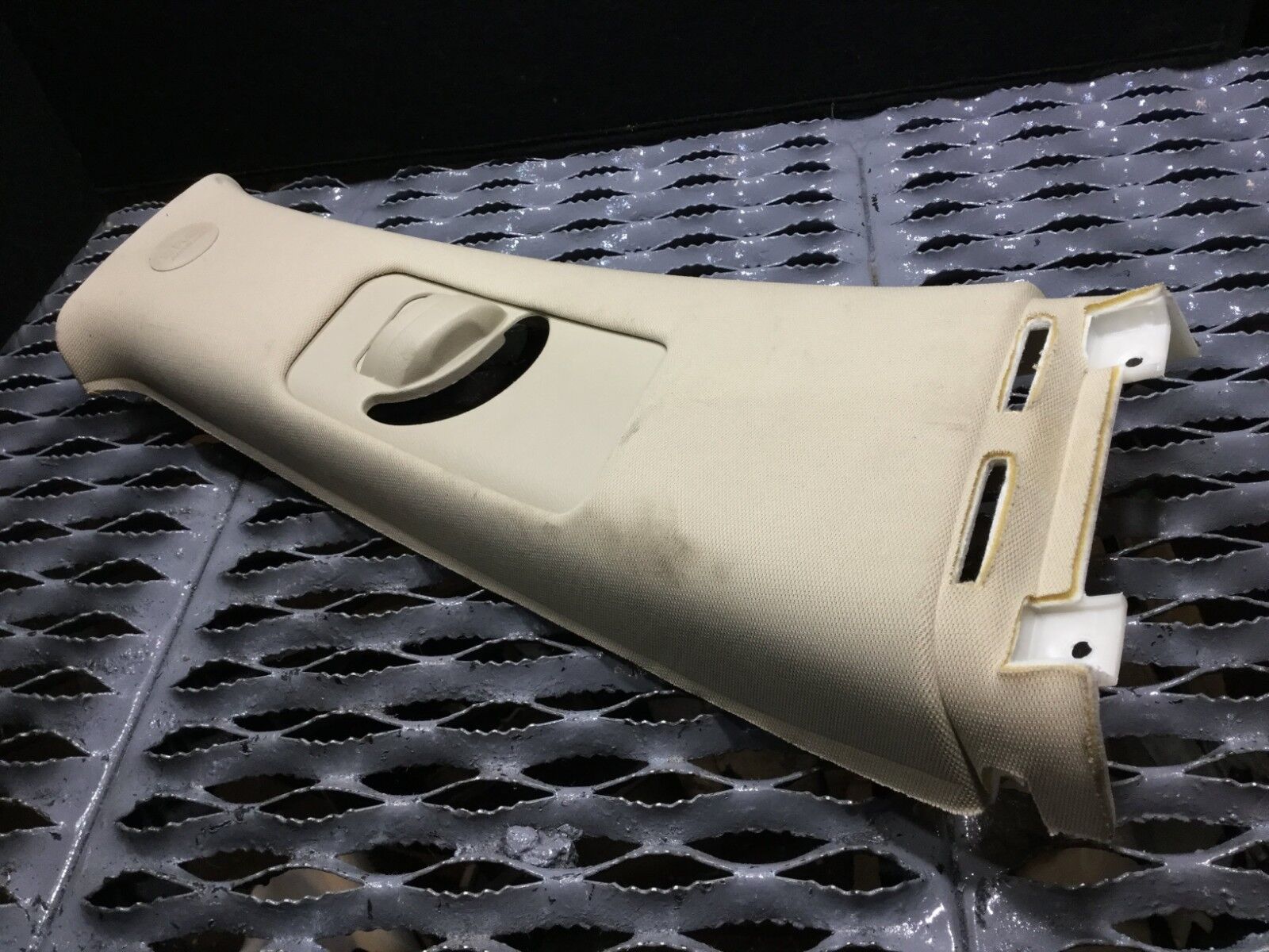 2006-2011 Hyundai Azera Right Center B Pillar Trim Cover - OEM Replacement Part - Perfect for Interior Repair & Car Restoration Projects