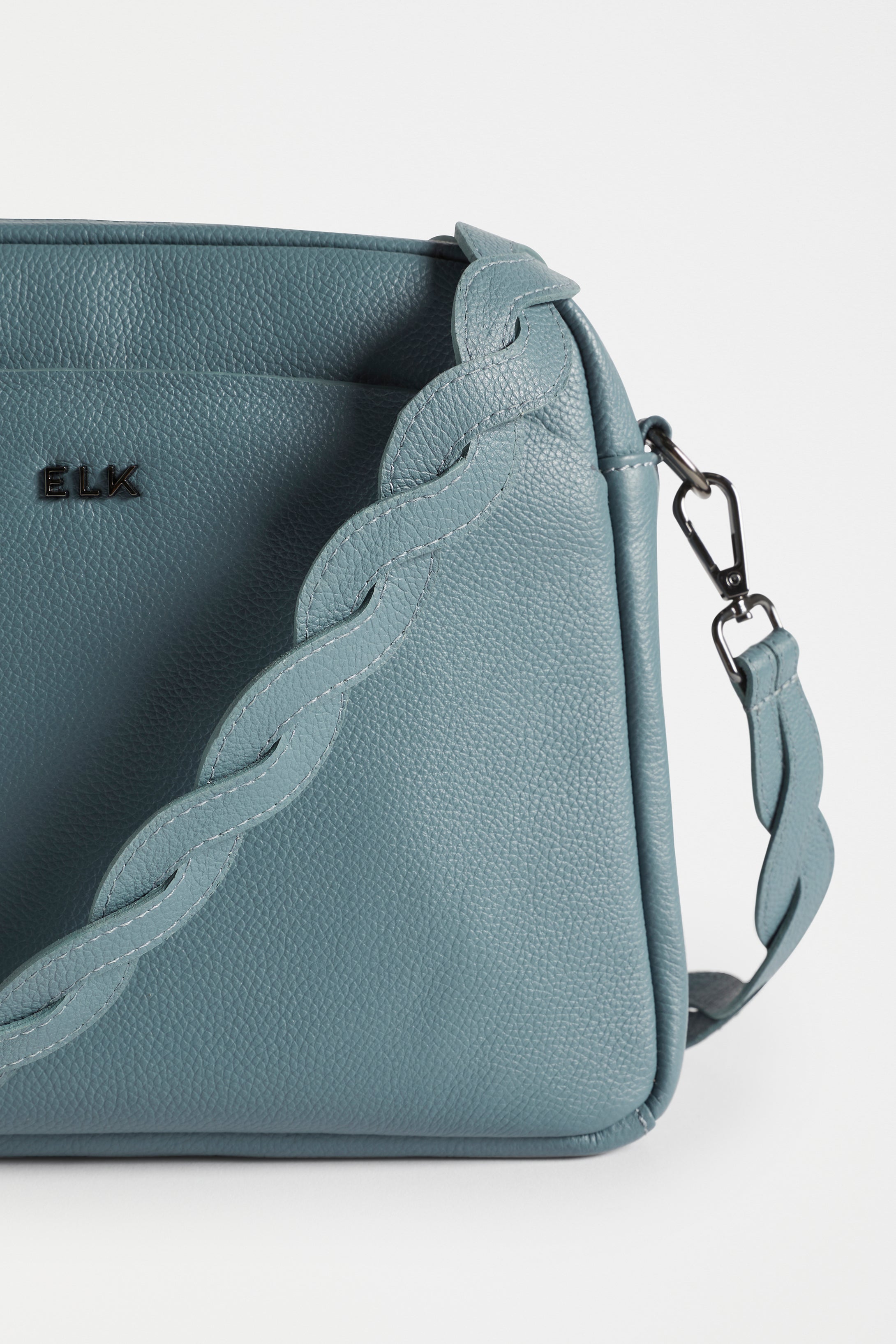 Stylish Arna Crossbody Bag for Women - Fashionable Leather Shoulder Purse - Perfect for Travel, Work & Everyday Use