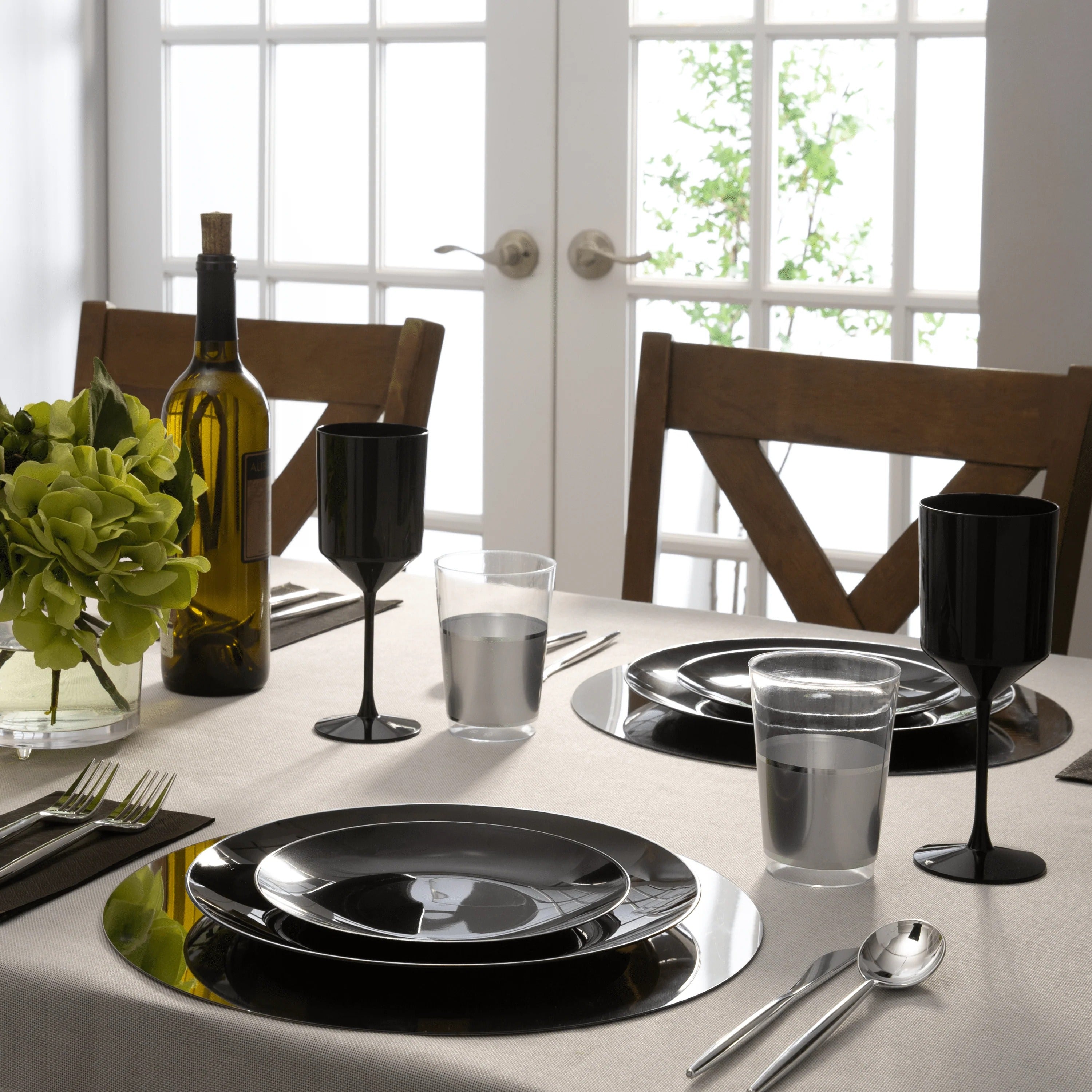 Black and Silver Rim Round Plastic Plates - Eco-Friendly Disposable Dinnerware for Parties, Picnics, and Outdoor Events