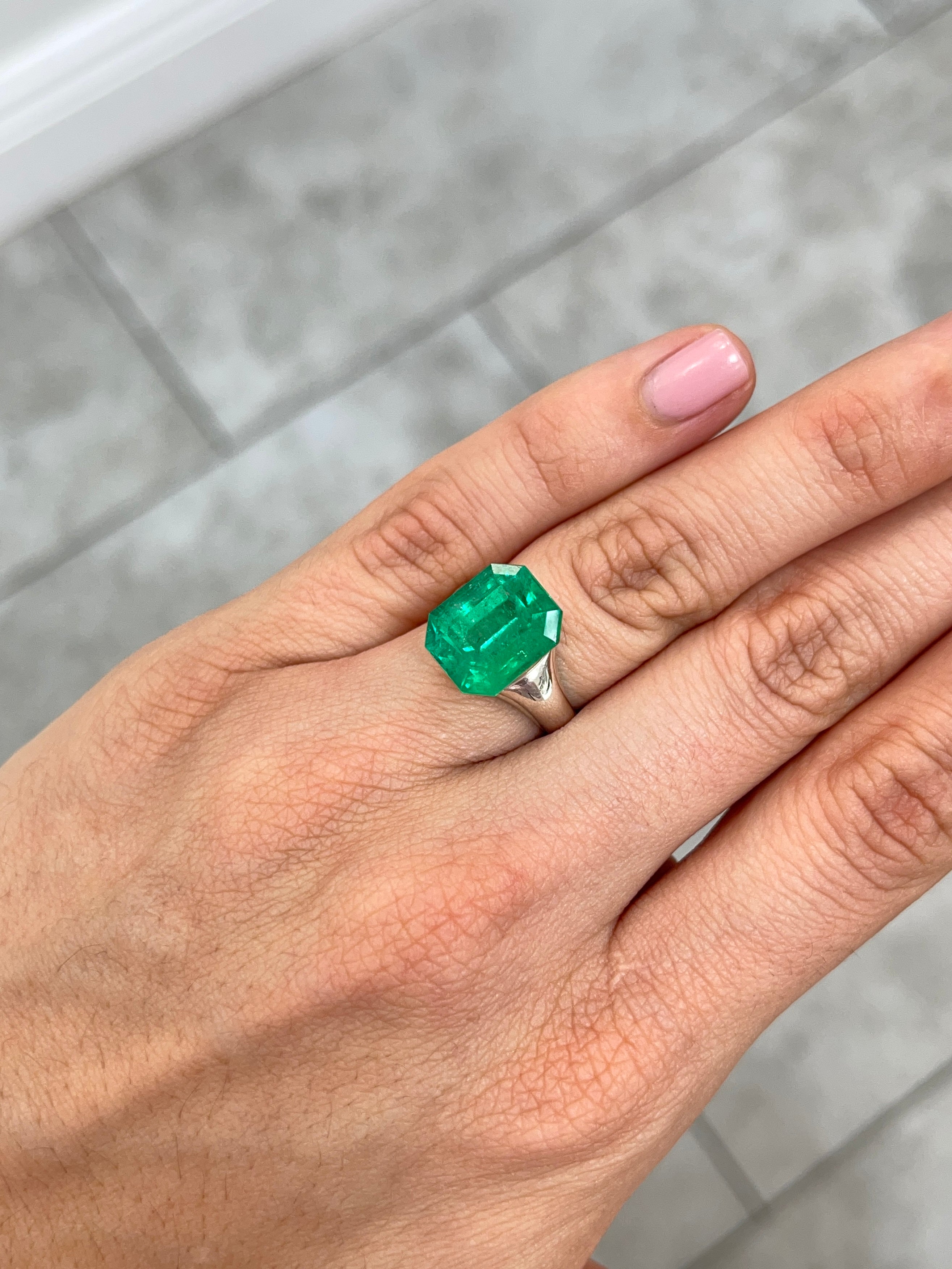 8.40 Carat 13x11mm AAA+ Fine Loose Colombian Emerald Gemstone - Emerald Cut for Jewelry Making, Engagement Rings & Luxury Gifts