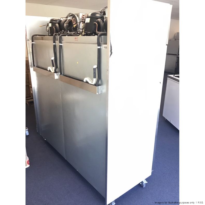 2nds: SUCG1500 SA10 1 Three Door Commercial Upright Display Refrigerator - Perfect for Restaurants, Cafes, and Convenience Stores